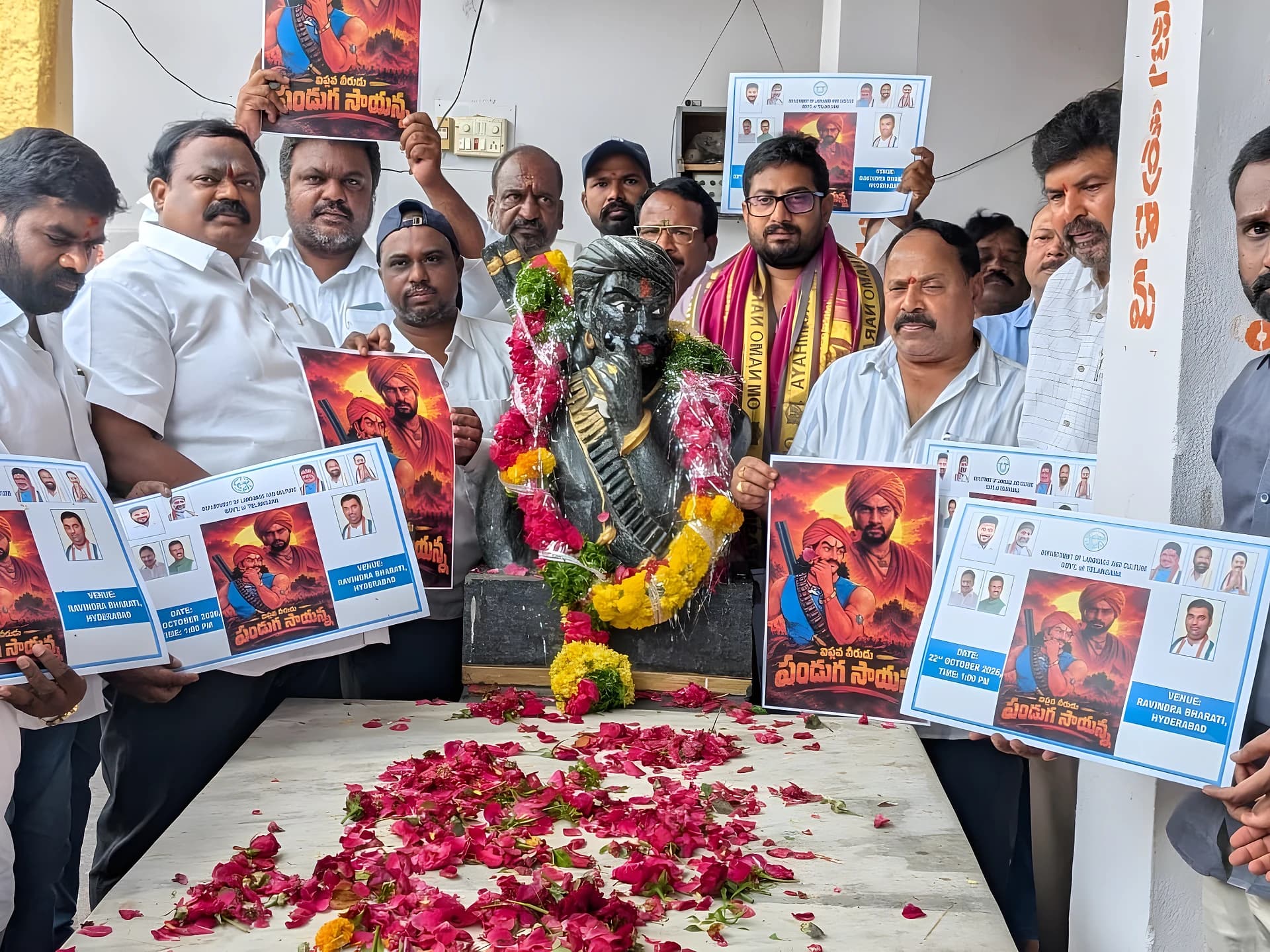 పండగ సాయన్న సమాధి వద్ద నాటక బృందం నివాళులు