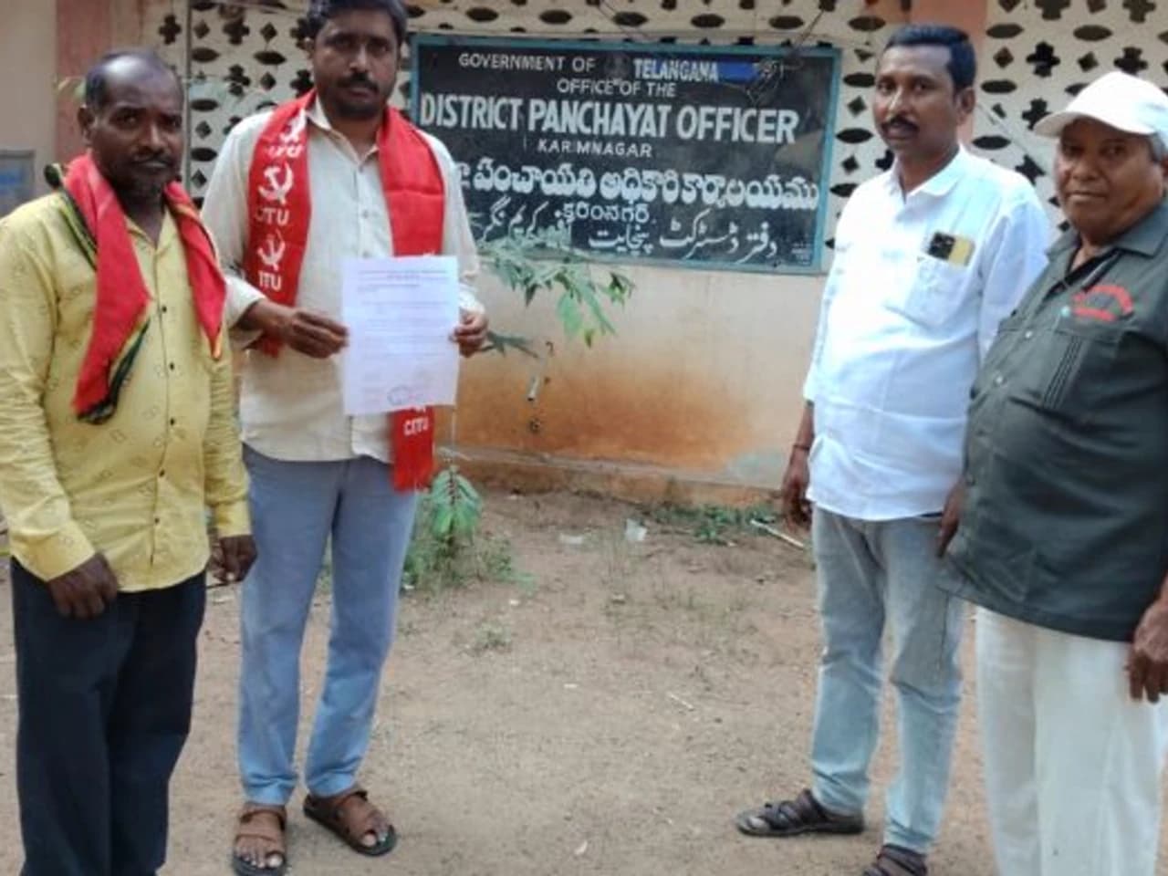 పండుగకూ పస్తులే.. పంచాయతీ కార్మికుల బాధ!