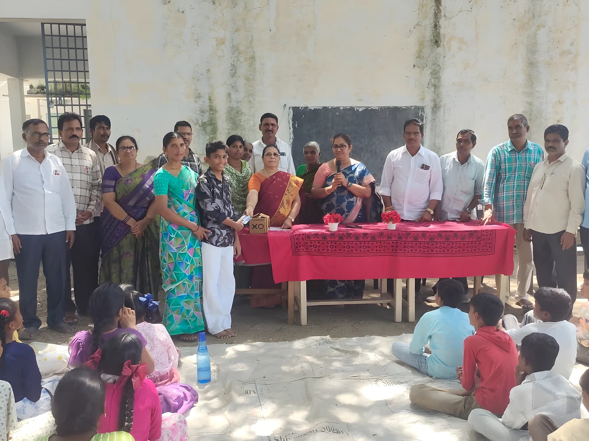 సిరిపురం స్కూల్లో క్యాష్ ప్రైజుల పంపిణీ