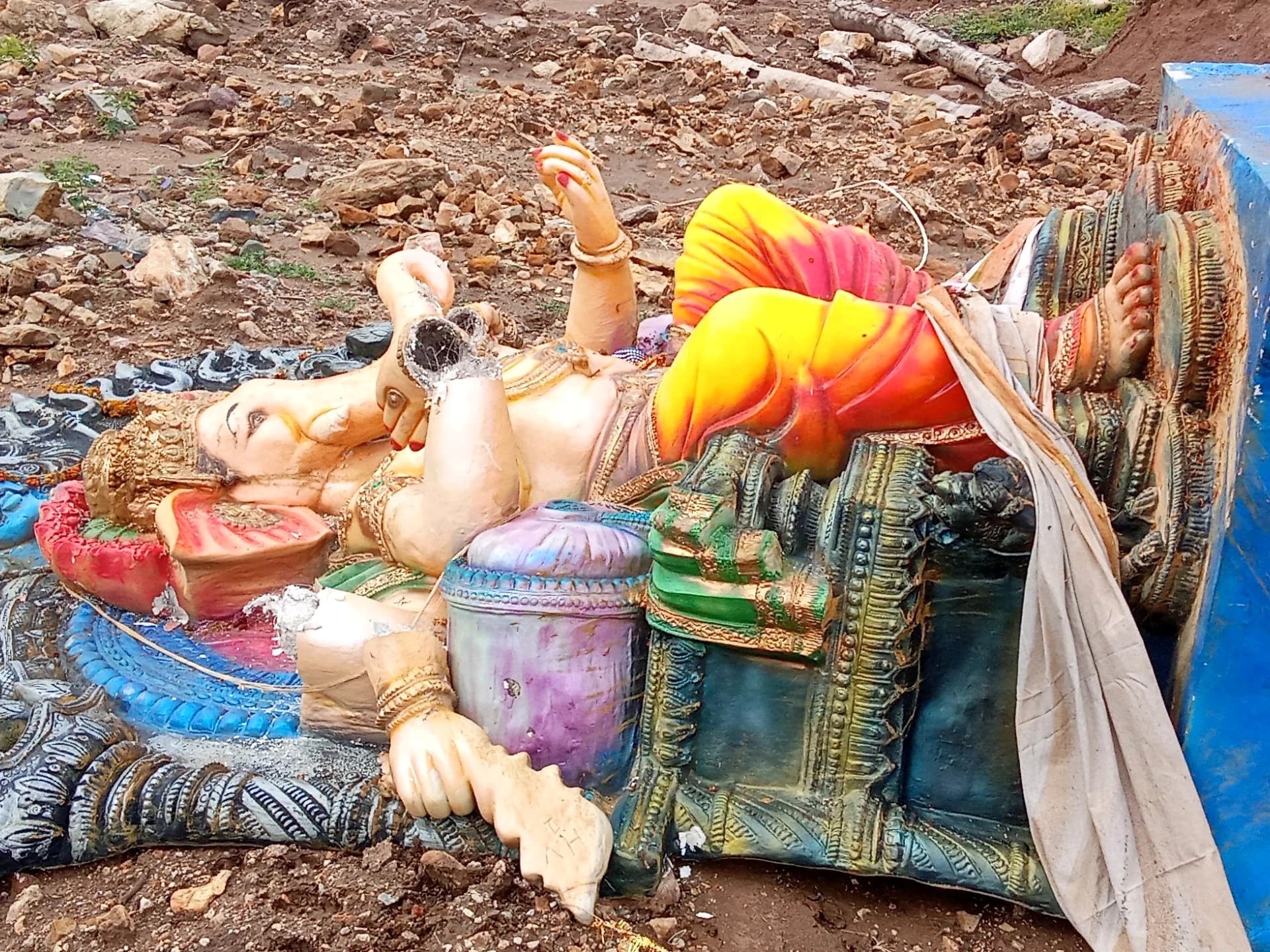 నీరులేని వాగుల్లో నిమజ్జనం.. వినాయకా మన్నించు