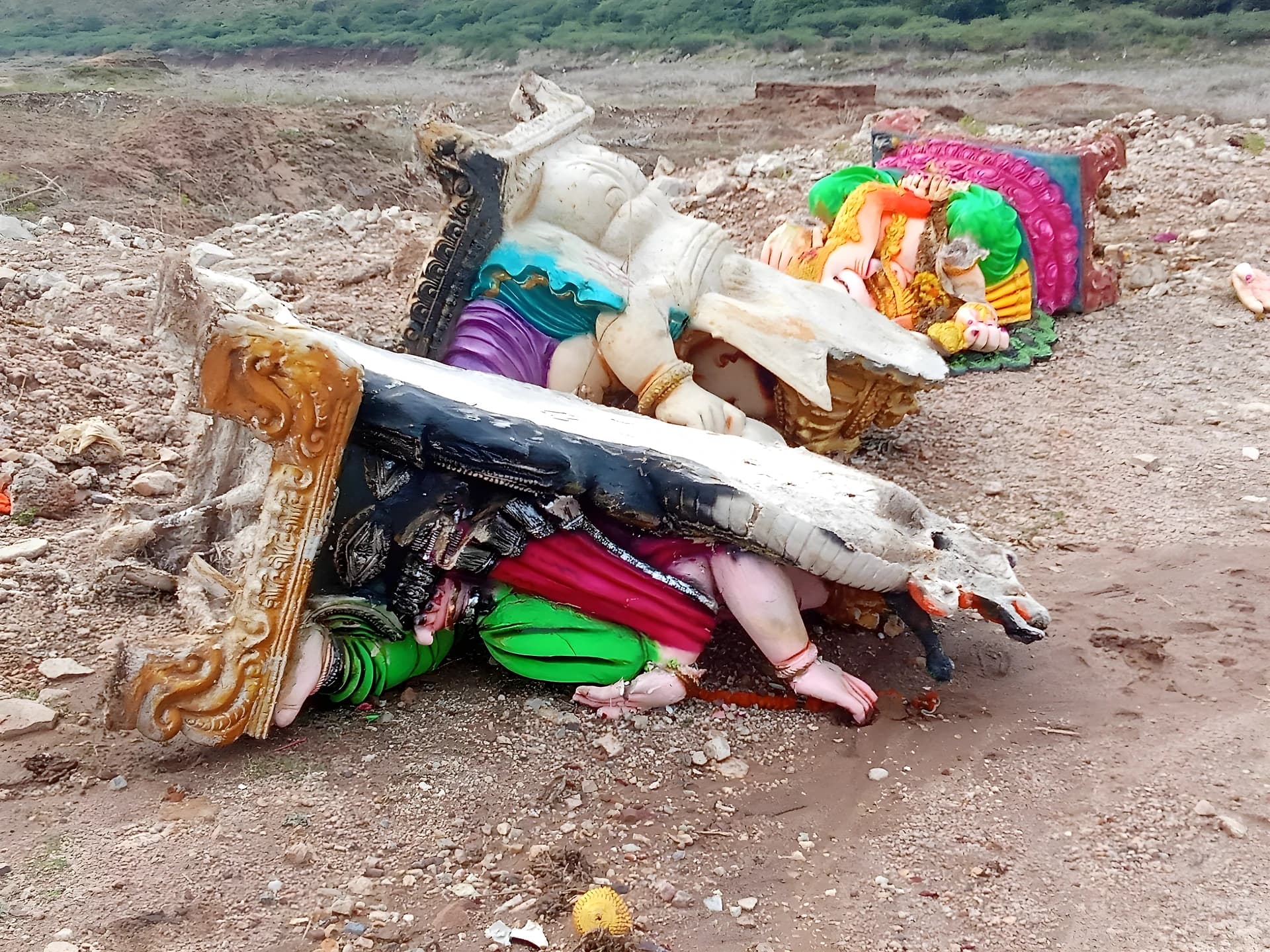 నీరులేని వాగుల్లో నిమజ్జనం.. వినాయకా మన్నించు