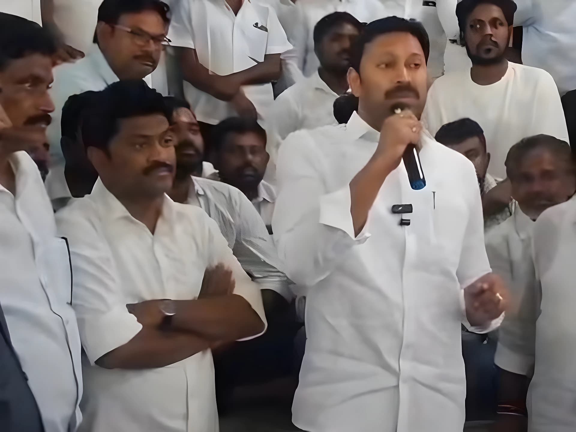నామినేషన్ వేసేందుకు యుద్ధం చేయాల్సి వచ్చింది