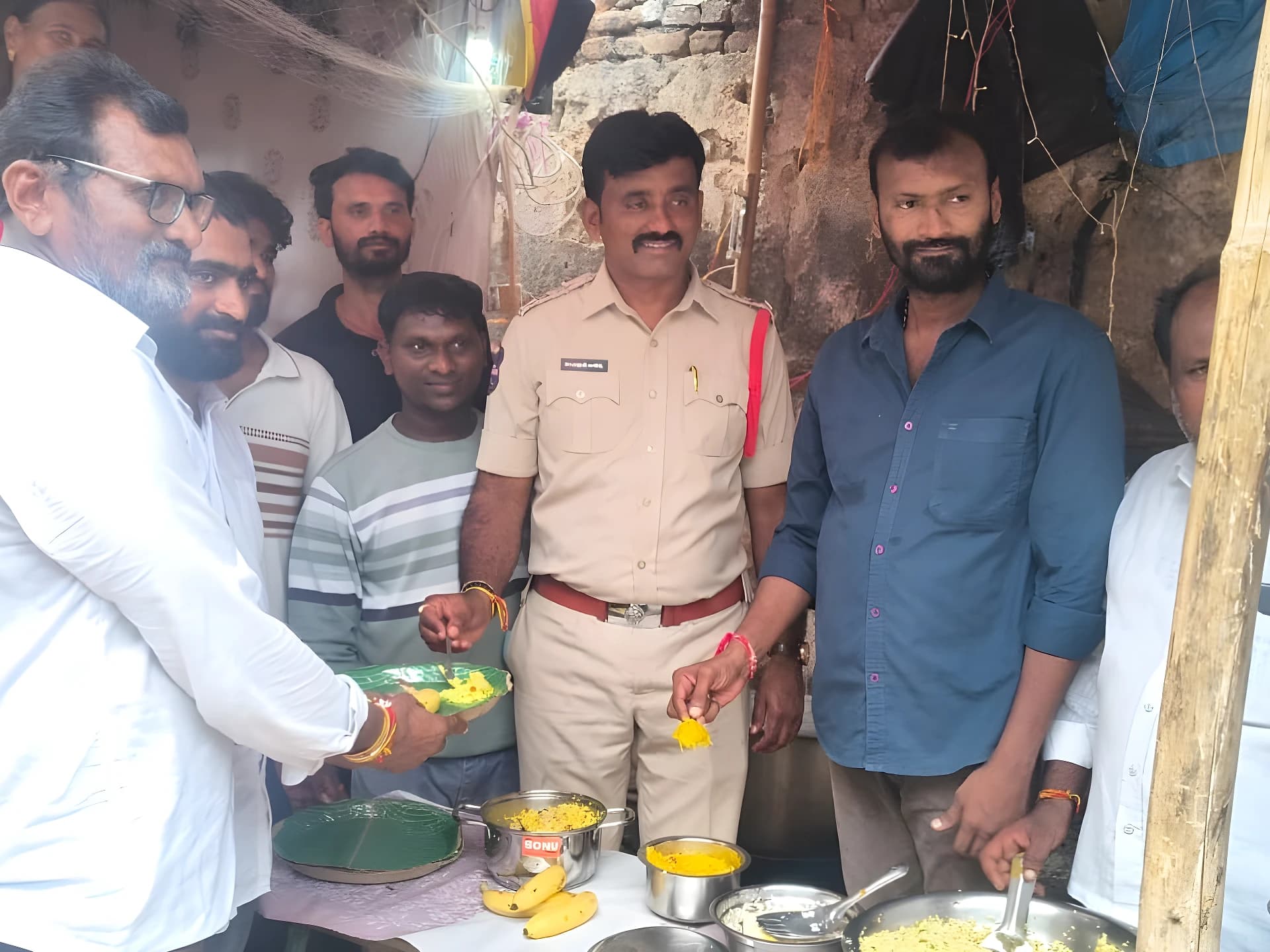 హస్నాబాద్లో సత్య యూత్ అన్నదానం
