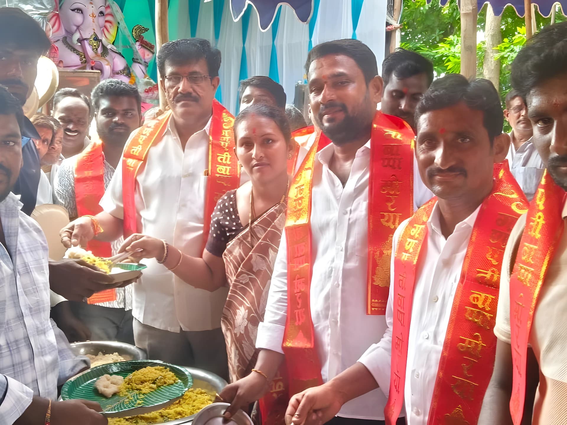 సుబ్లేడ్లో అన్నదానం