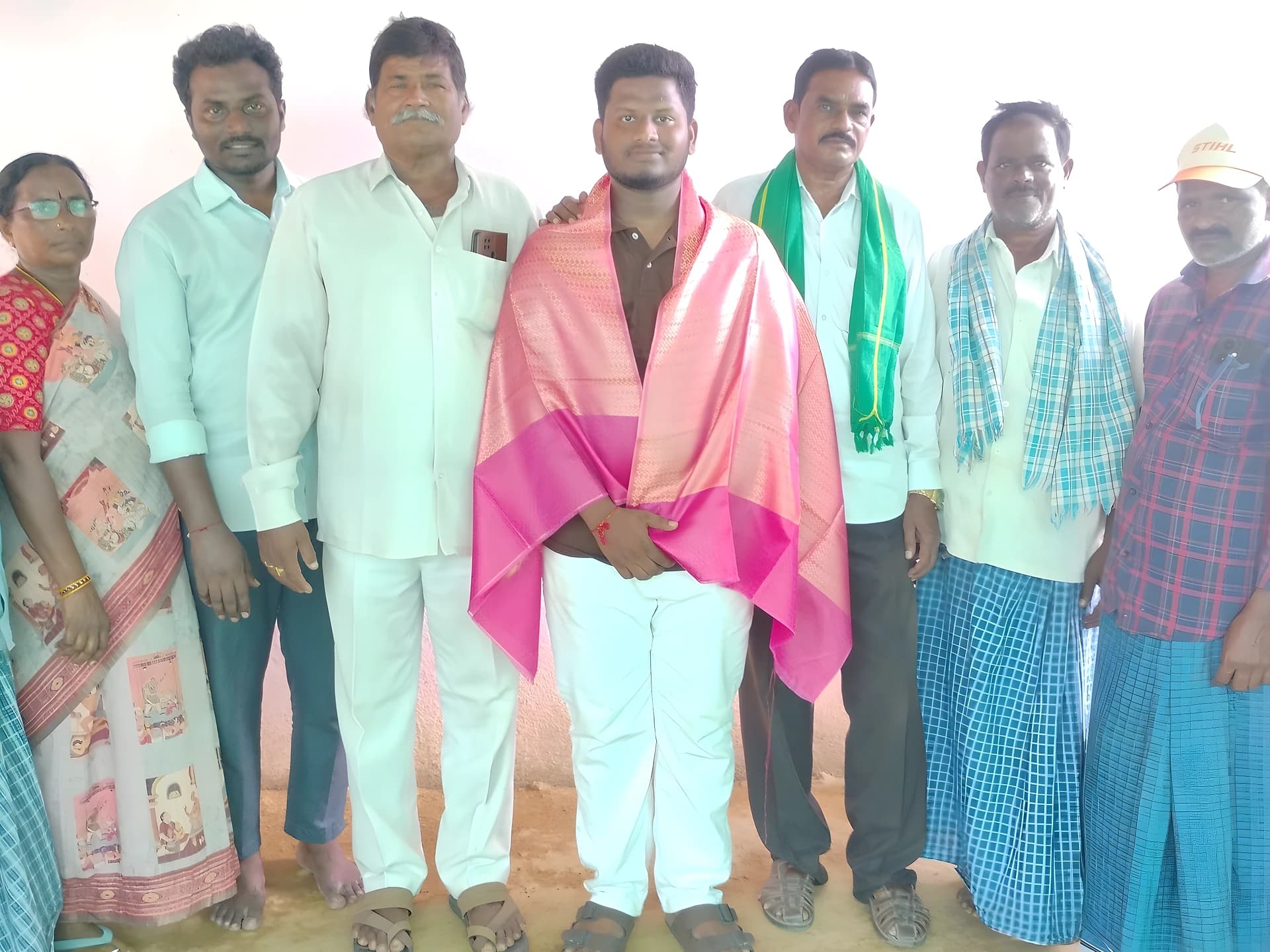 పేదరికాన్ని జయించి ఎంబీబీఎస్ సాధించిన సాయి వరుణ్