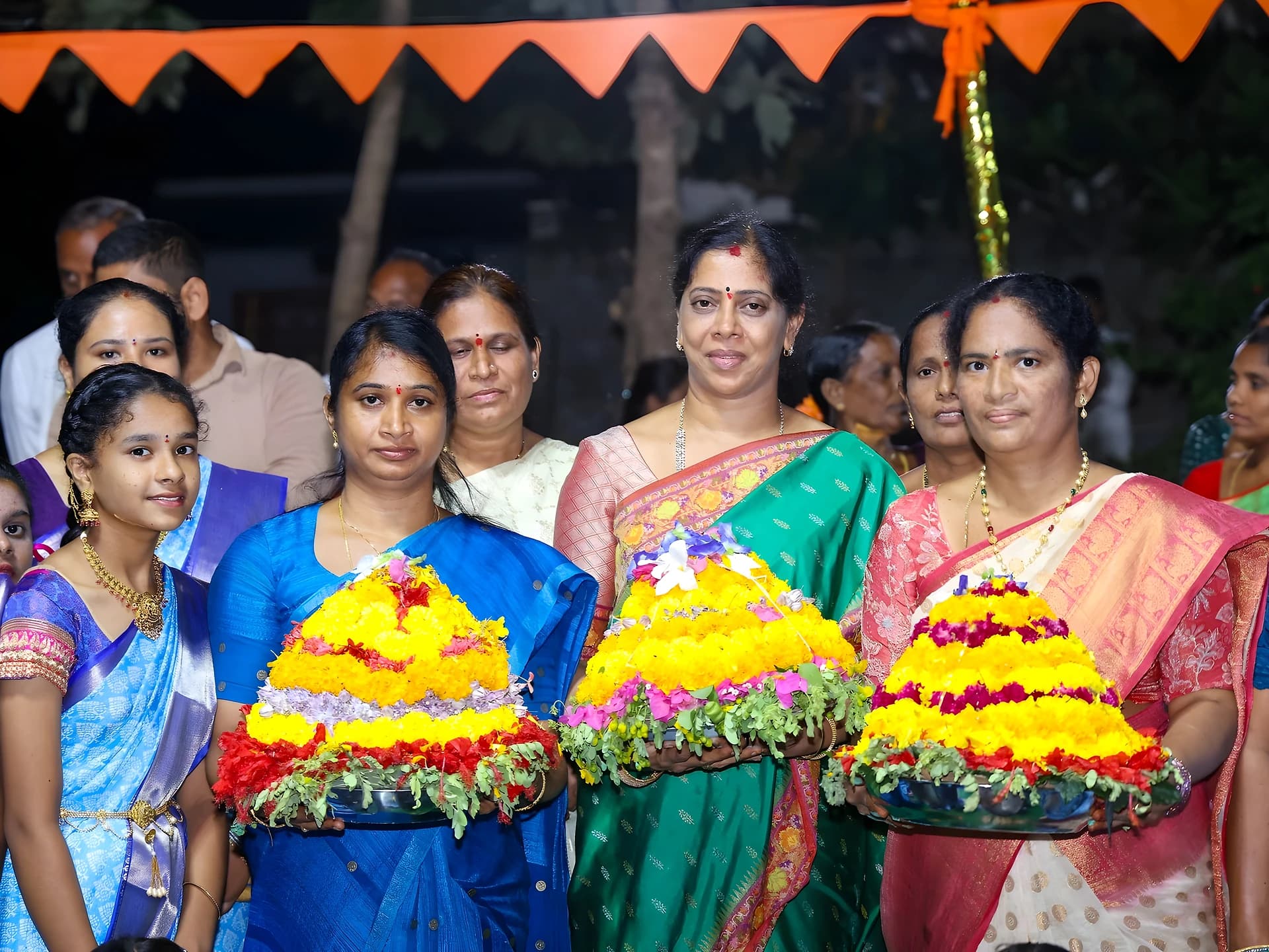 గువ్వలగూడెం, నాయకన్గూడెంలో బతుకమ్మ సంబరాలు