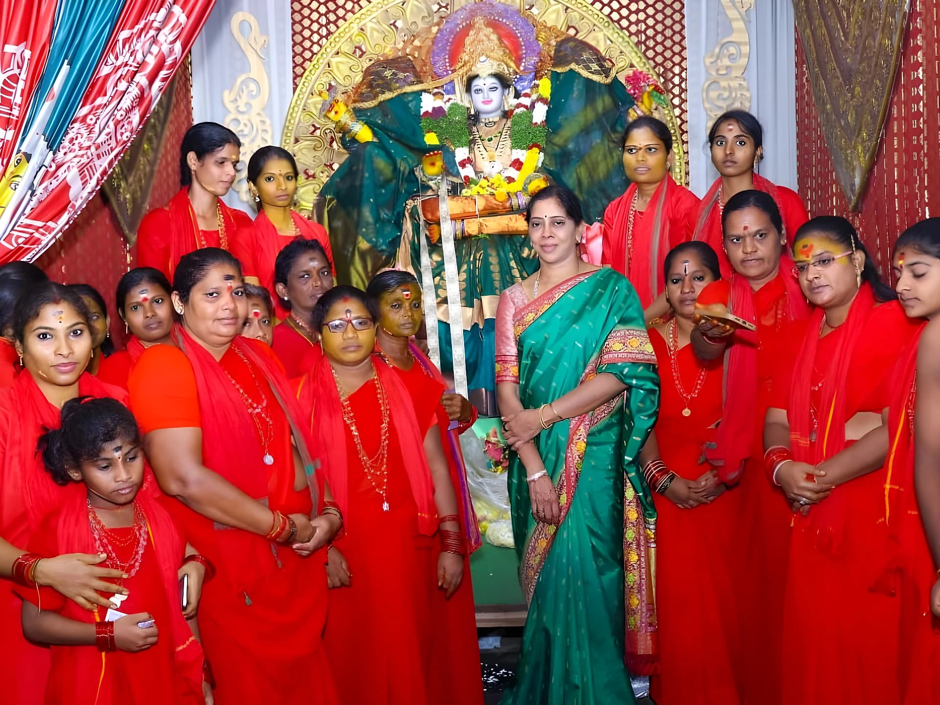 దేవీ నవరాత్రి ఉత్సవాల్లో మాధురమ్మ ప్రత్యేక పూజలు