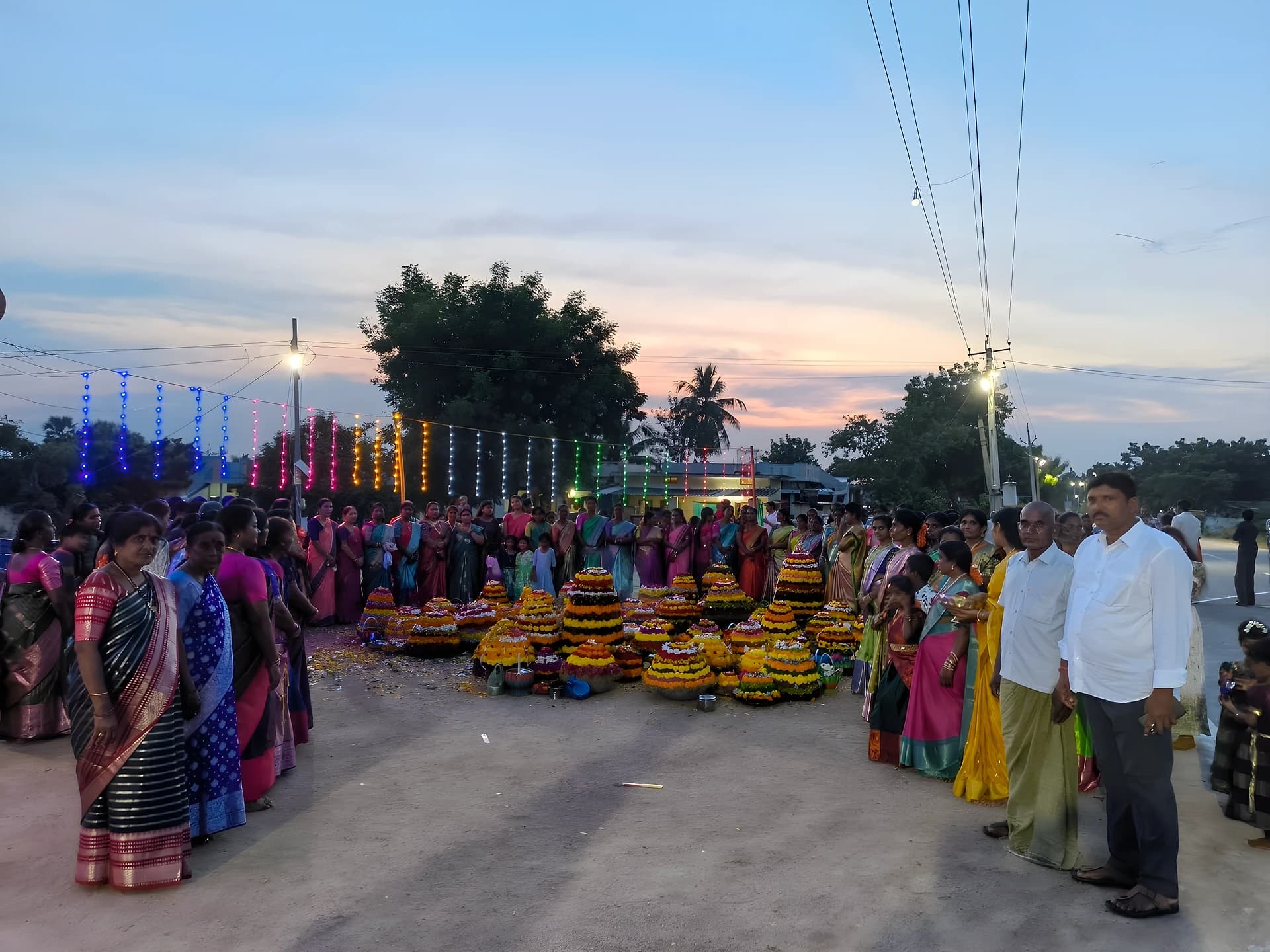 జూపెడలో సద్దుల బతుకమ్మ వేడుకలు