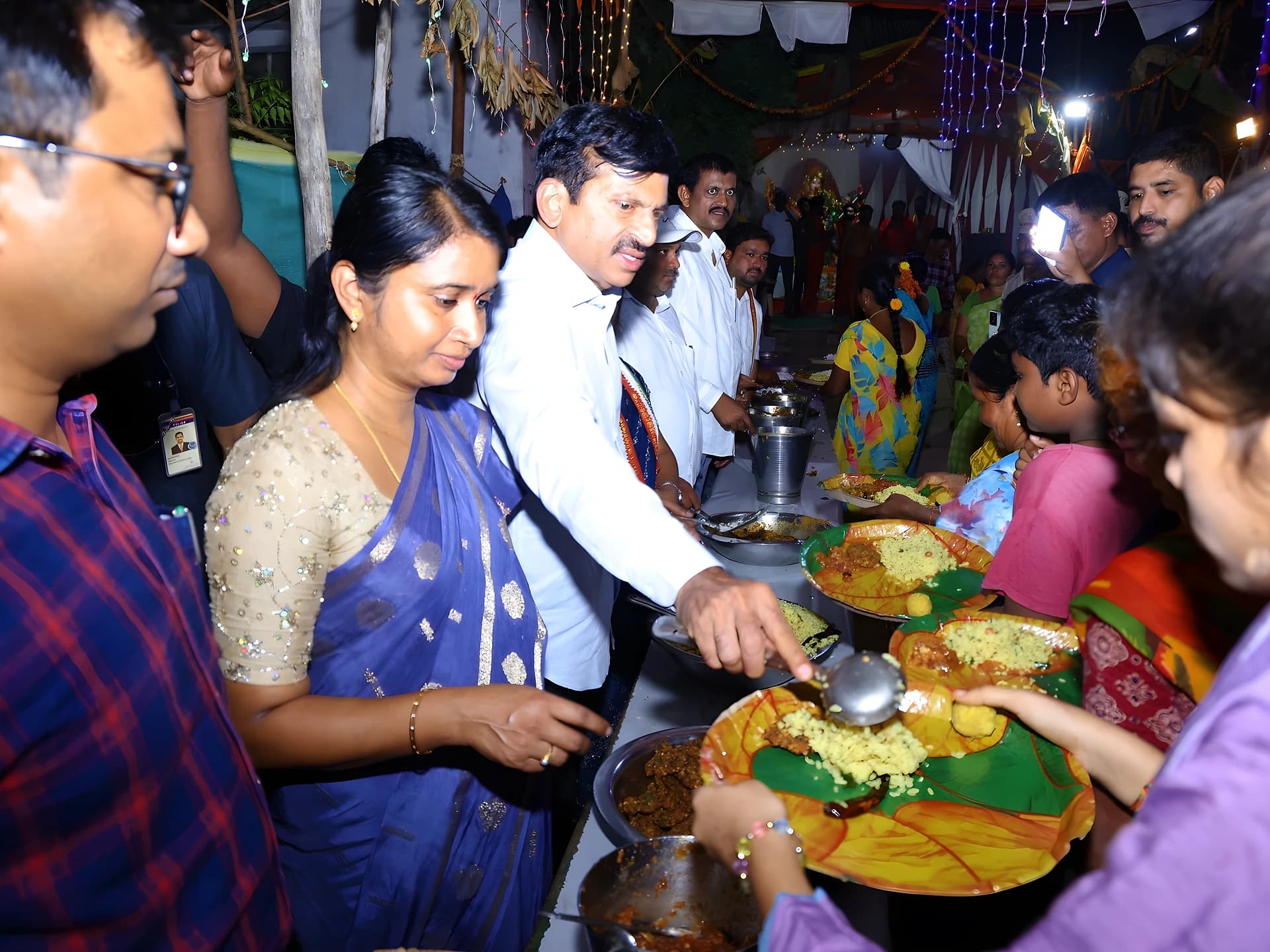 రూ.2.5 కోట్లతో గిరిజన హాస్టల్ నిర్మాణం మంత్రి శంకుస్థాపన