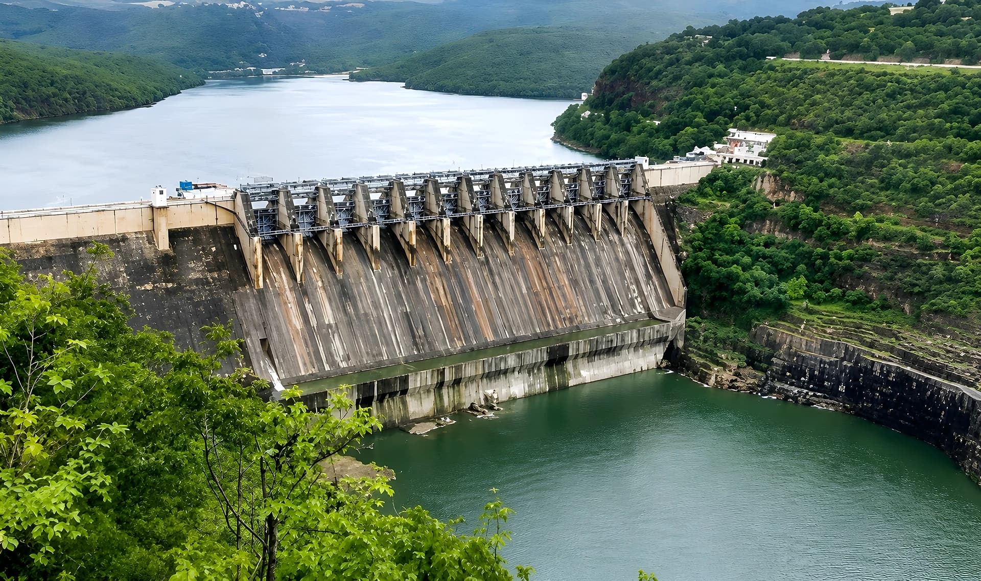 శ్రీశైలం జలాశయానికి పెరిగిన ప్రవాహం