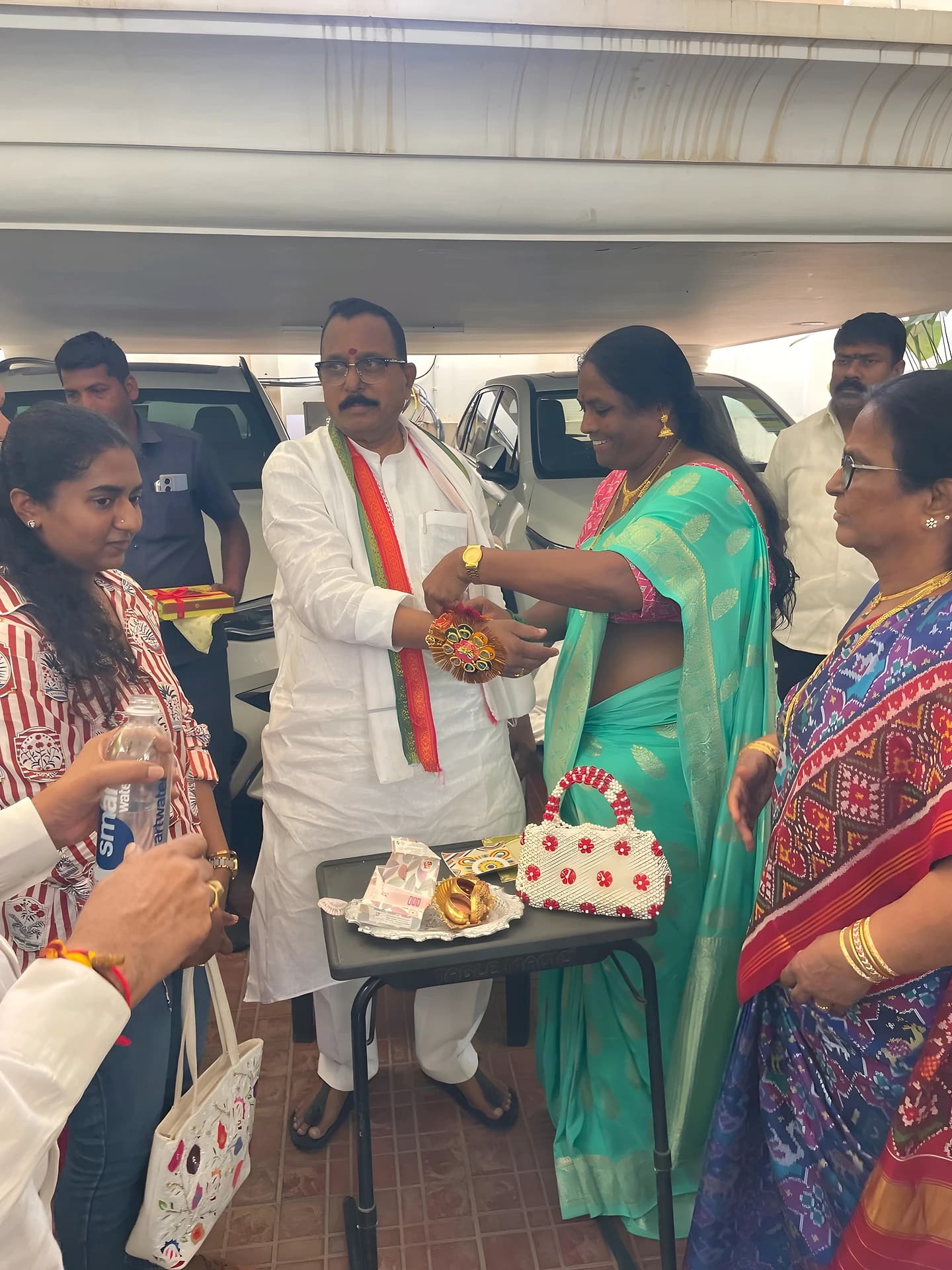 మహిళా నాయకుల ఆత్మీయతకు ప్రతీకగా రక్షాబంధన్ వేడుకలు