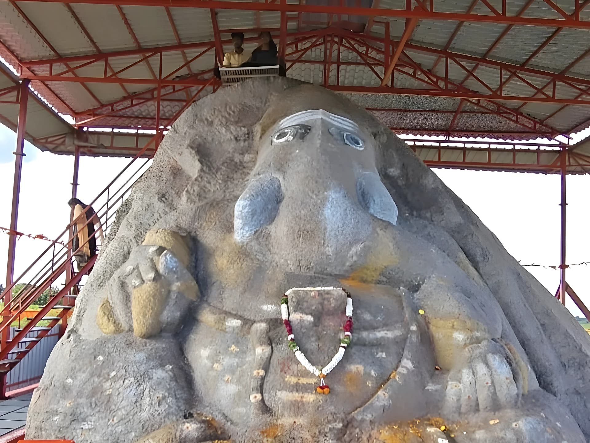 అవంచలో అరుదైన ఏకశిలా గణపతి