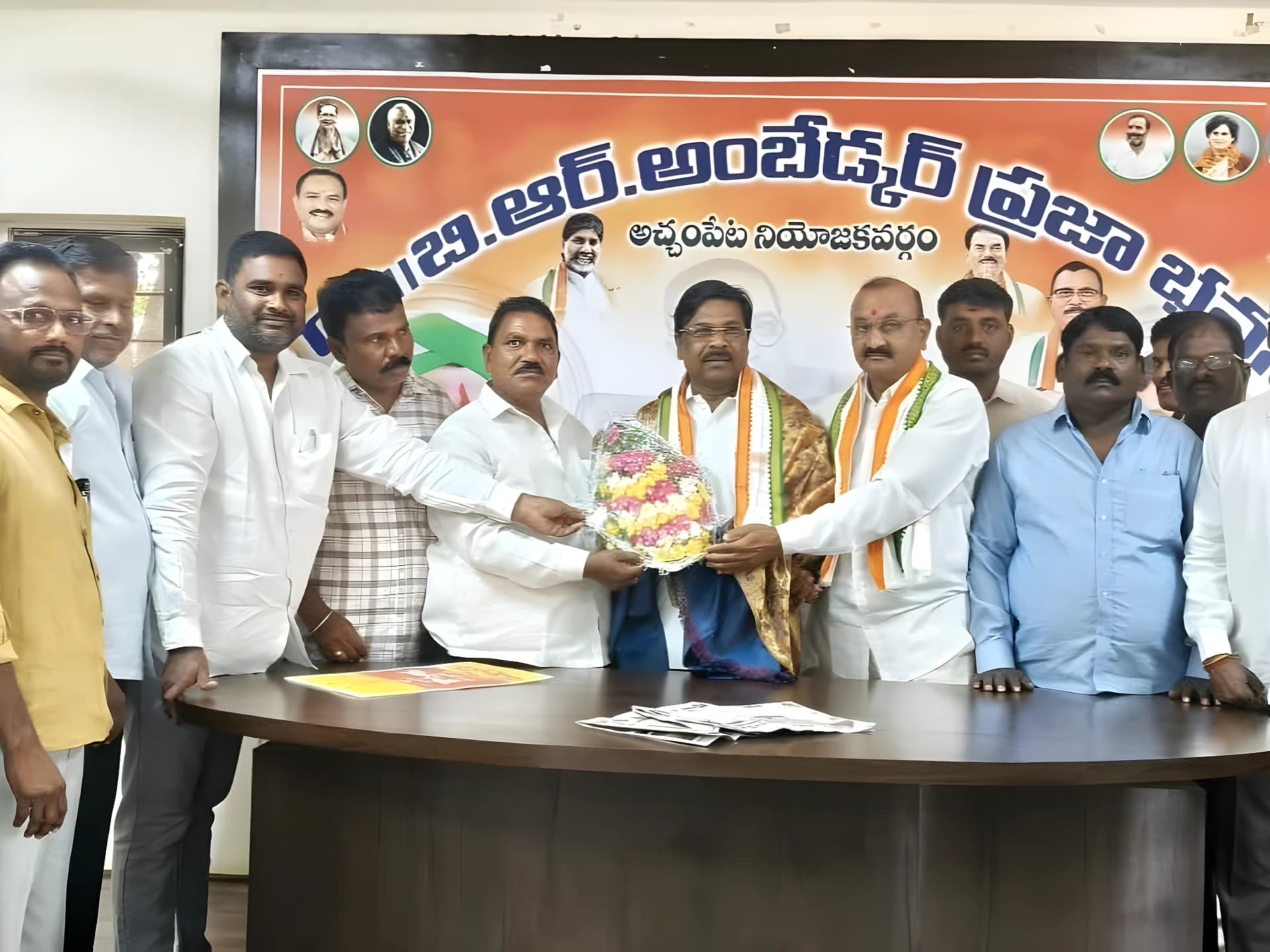 ఎమ్మెల్యేకు విద్యుత్ శాఖ ఉద్యోగుల సన్మానం