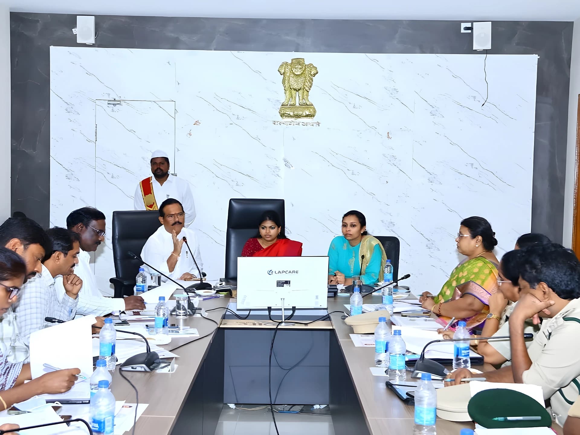 వయోవృద్ధుల సంక్షేమమే లక్ష్యం.. పోస్టర్ ఆవిష్కరణ!