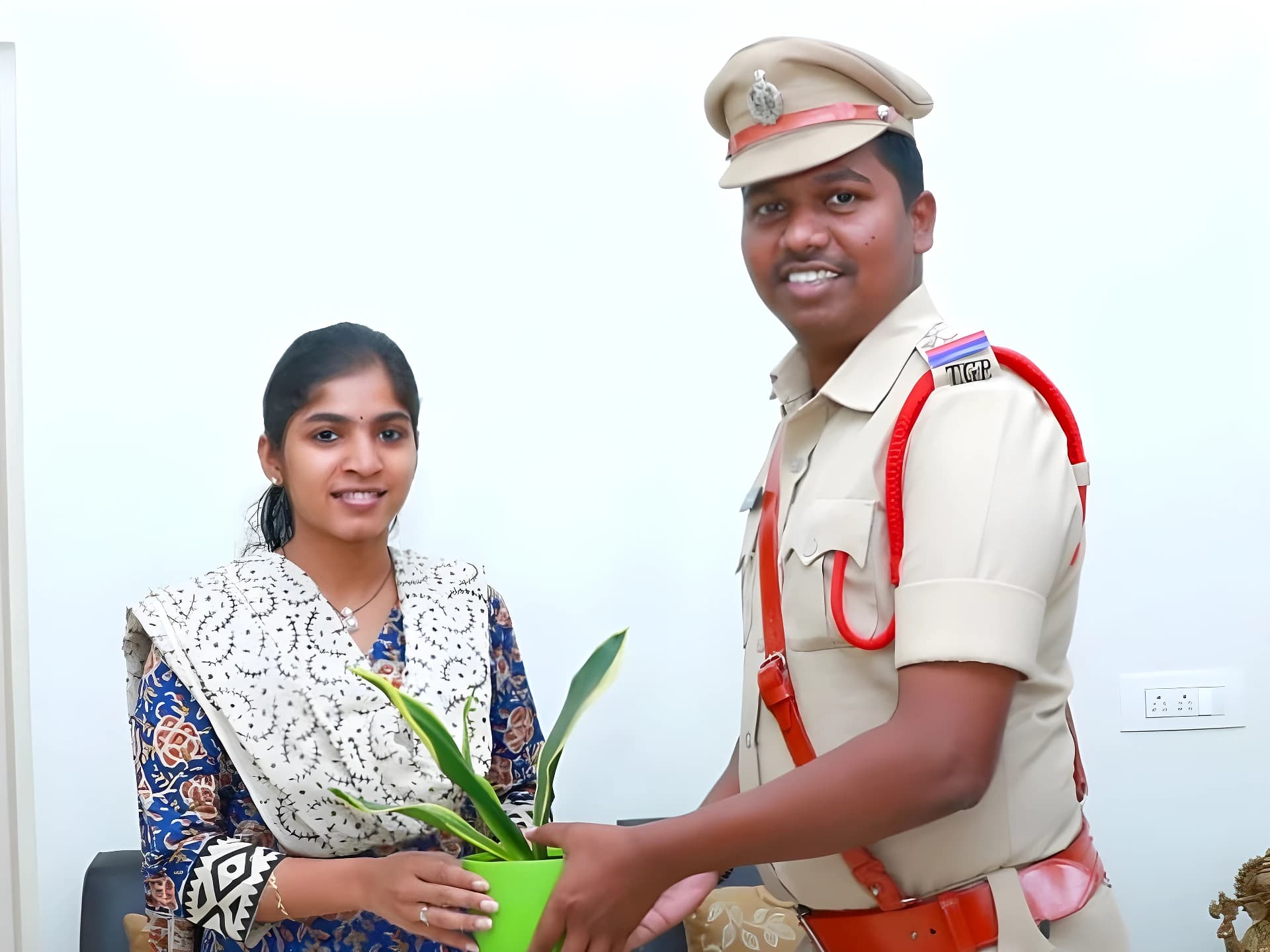 శాంతి భద్రతల పరిరక్షణకు కృషి చేయాలి : యశస్విని