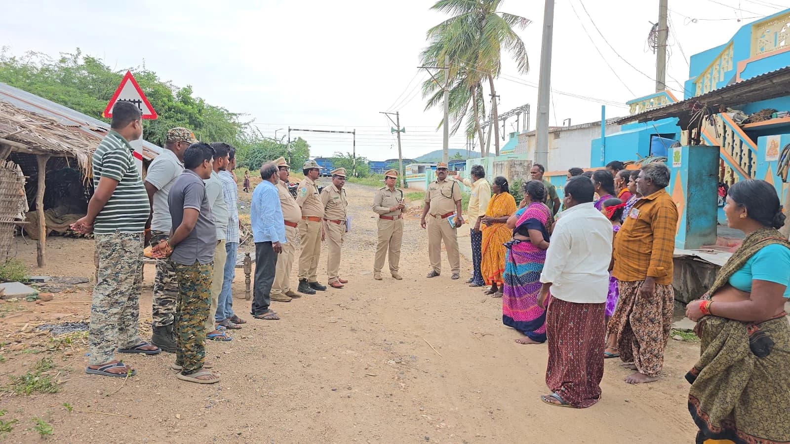 గిద్దలూరులో చిరుత ఉంది..అలెర్ట్..!