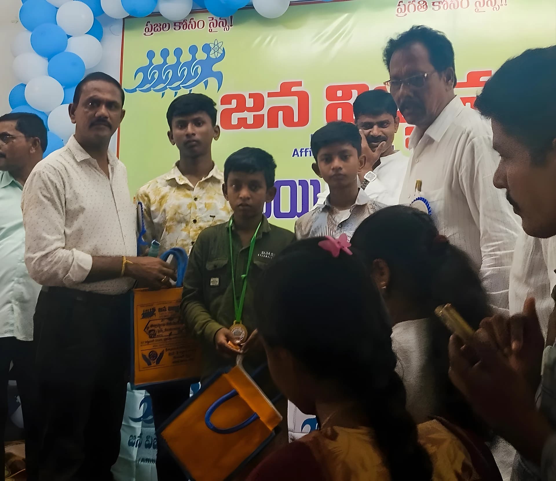 జిల్లా స్థాయి పోటీల్లో విద్యార్థికి 2వ ర్యాంకు