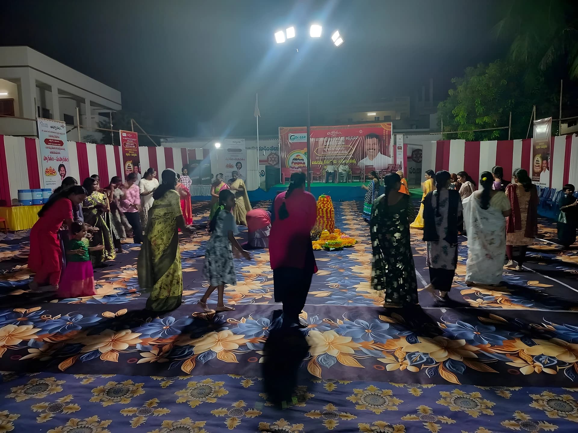 కొత్తగూడెంలో ఘనంగా బతుకమ్మ వేడుకలు
