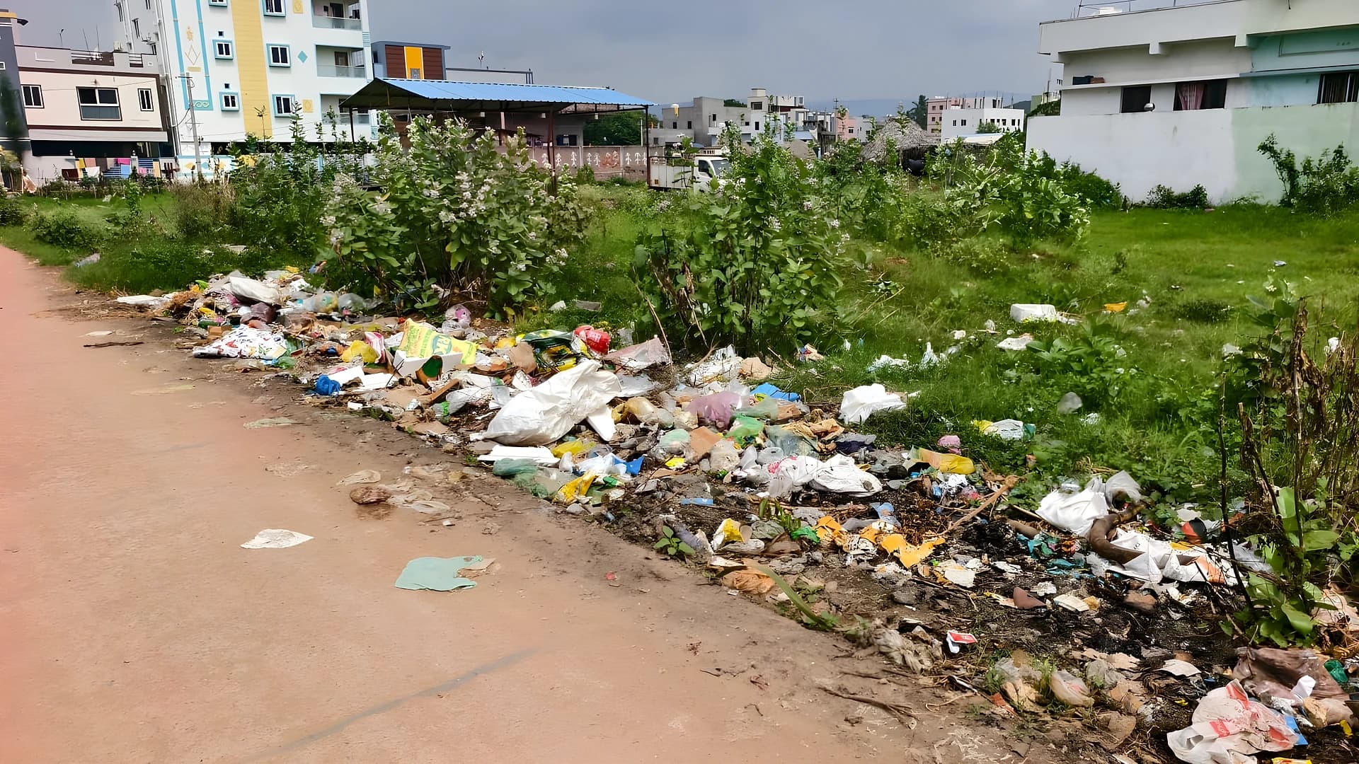రోడ్లపై మురుగునీరు.. గుంతల్లో ప్రయాణం
