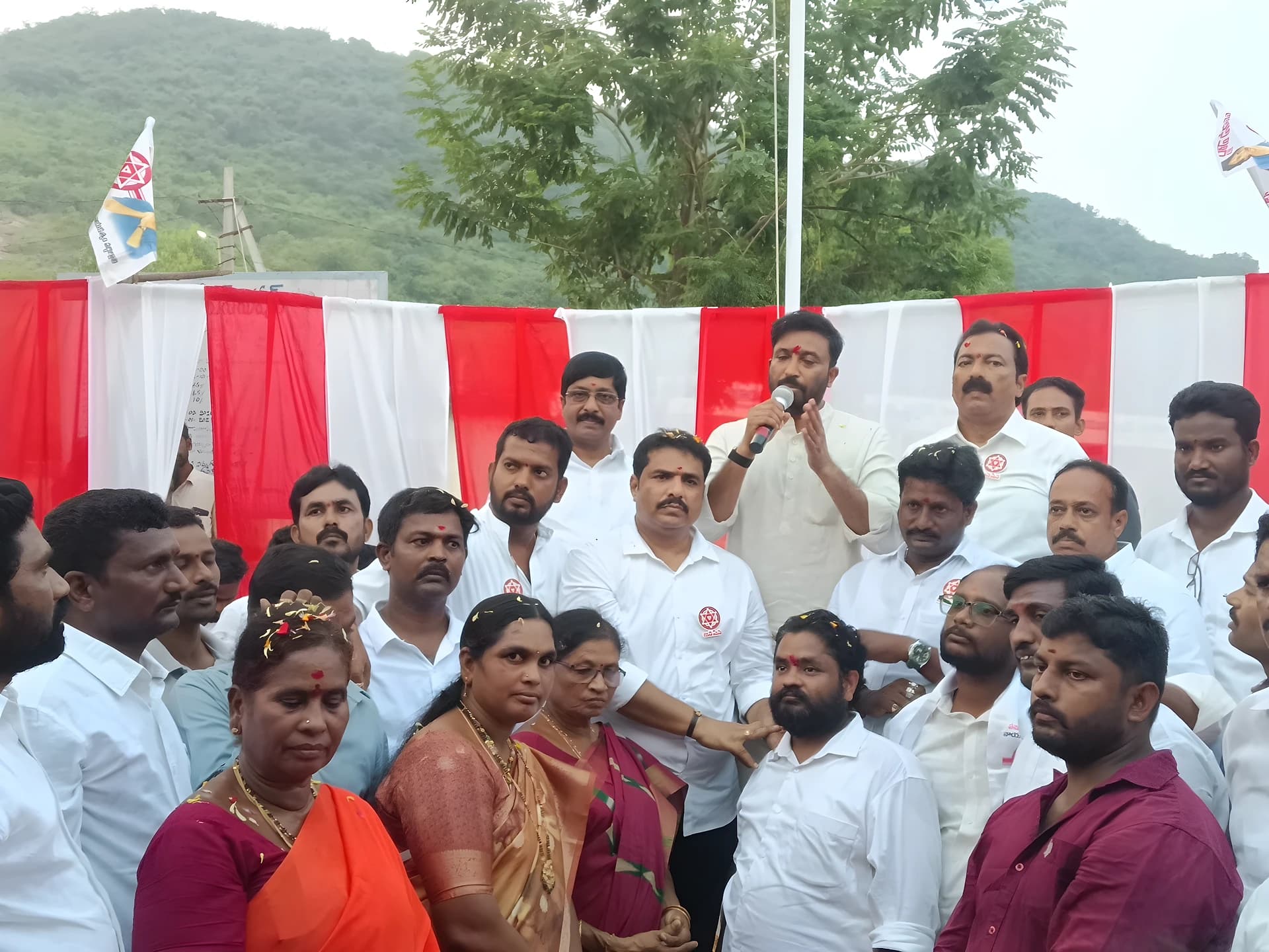 గిడిజంలో జనసేన జెండా.. కూటమి సమన్వయం!