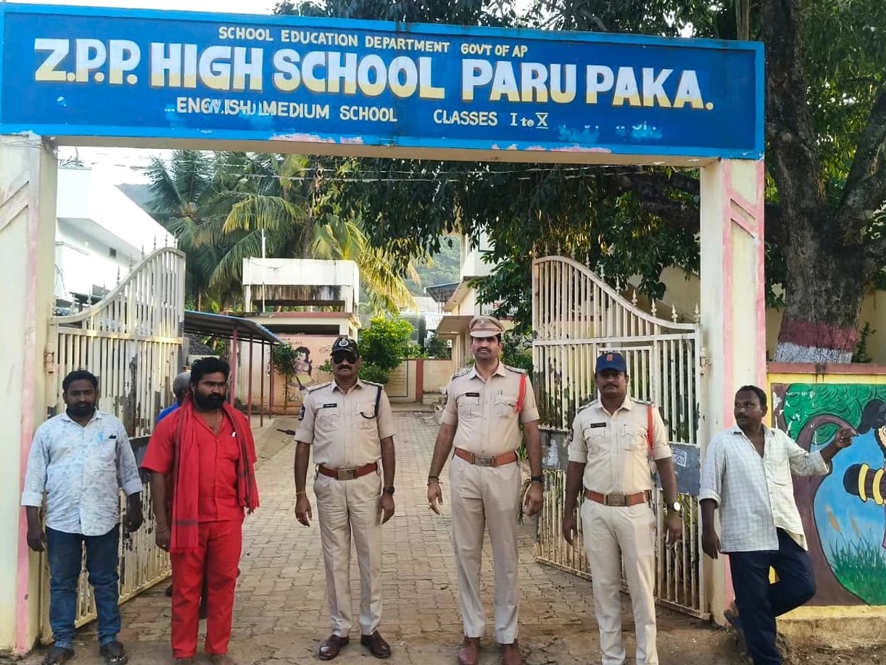 రౌతులపూడిలో DSP ఏబీజీ తిలక్ పర్యటన