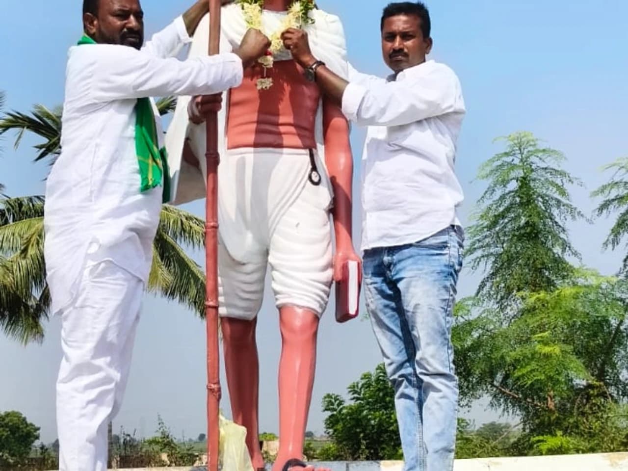 అక్లూర్ గ్రామంలో ఘనంగా గాంధీ జయంతి