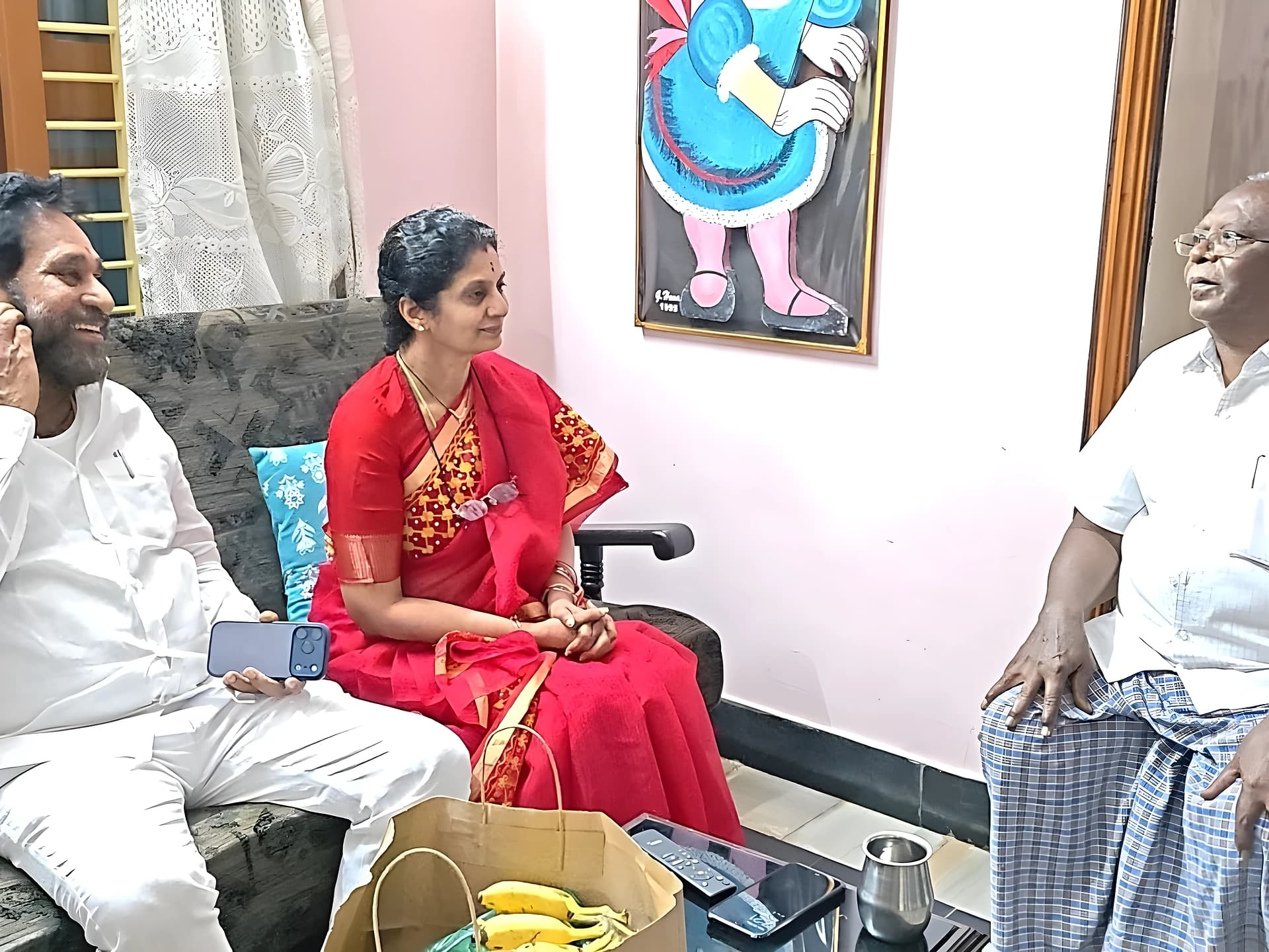 లక్ష్మీనారాయణ శెట్టిని పరామర్శించిన MLA దంపతులు