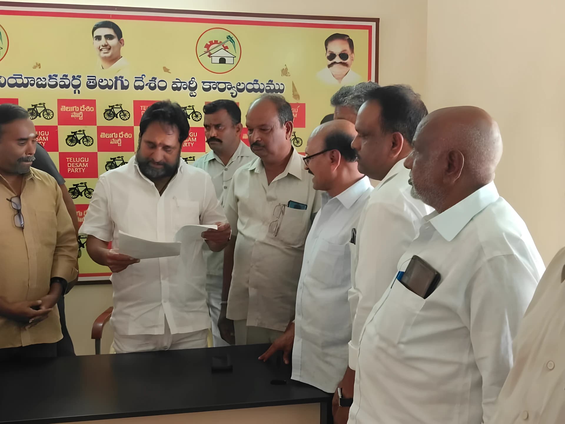 సిసి రోడ్లు వేసినందుకు థ్యాంక్స్..
