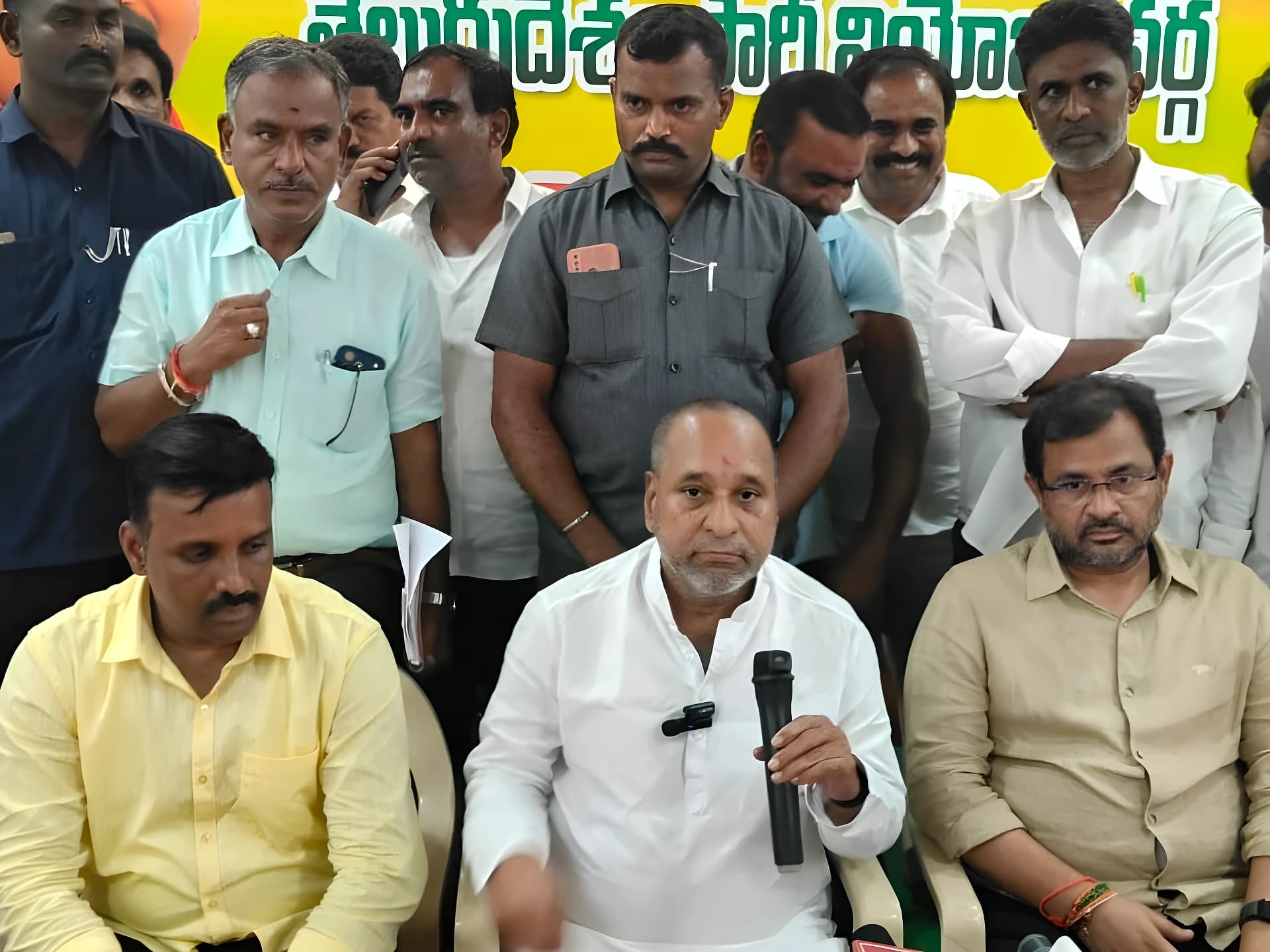 నామినేషన్ దగ్గర దౌర్జన్యం.. అమర్ ఫైర్!