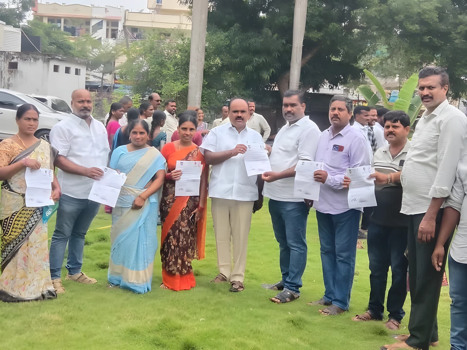 కళ్యాణలక్ష్మి చెక్కులు.. 6 మందికి సాయం!