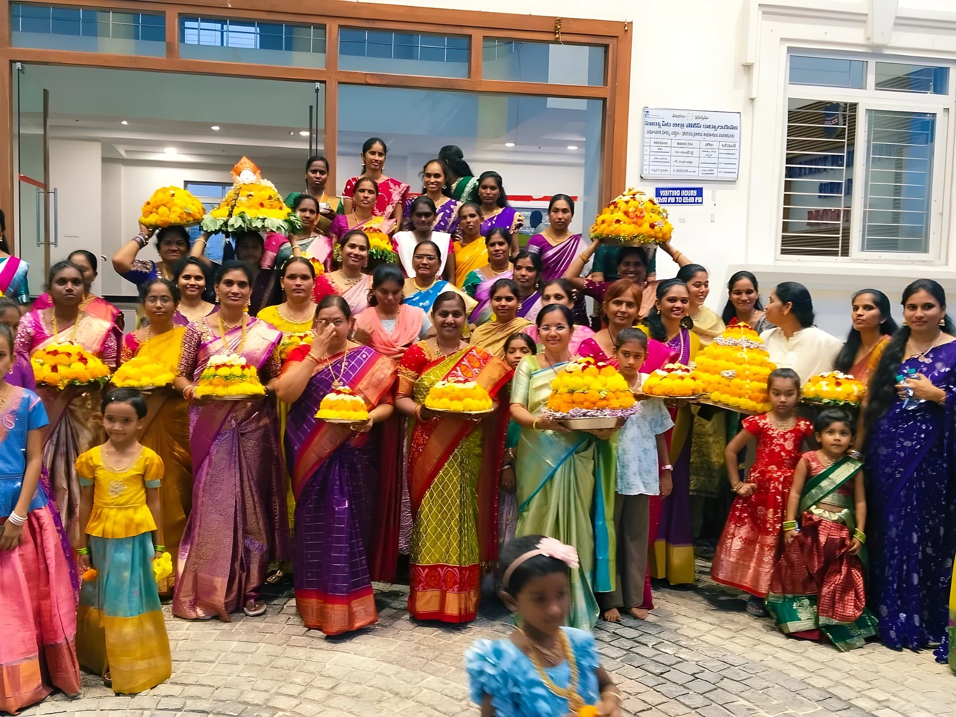 మహిళా పోలీసుల బతుకమ్మ సెలబ్రేషన్స్