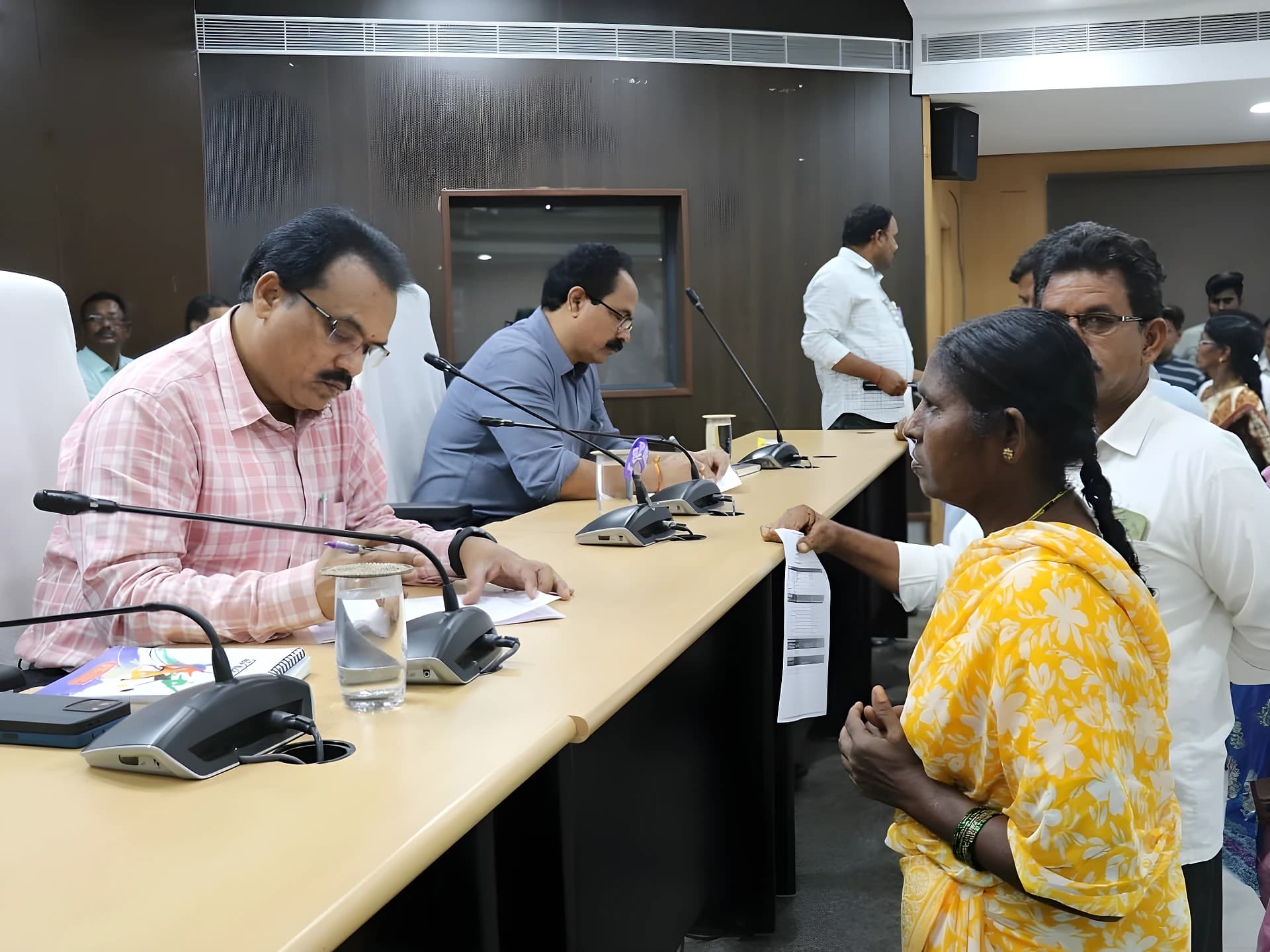 ప్రజావాణి దరఖాస్తులను పరిష్కరించాలి
