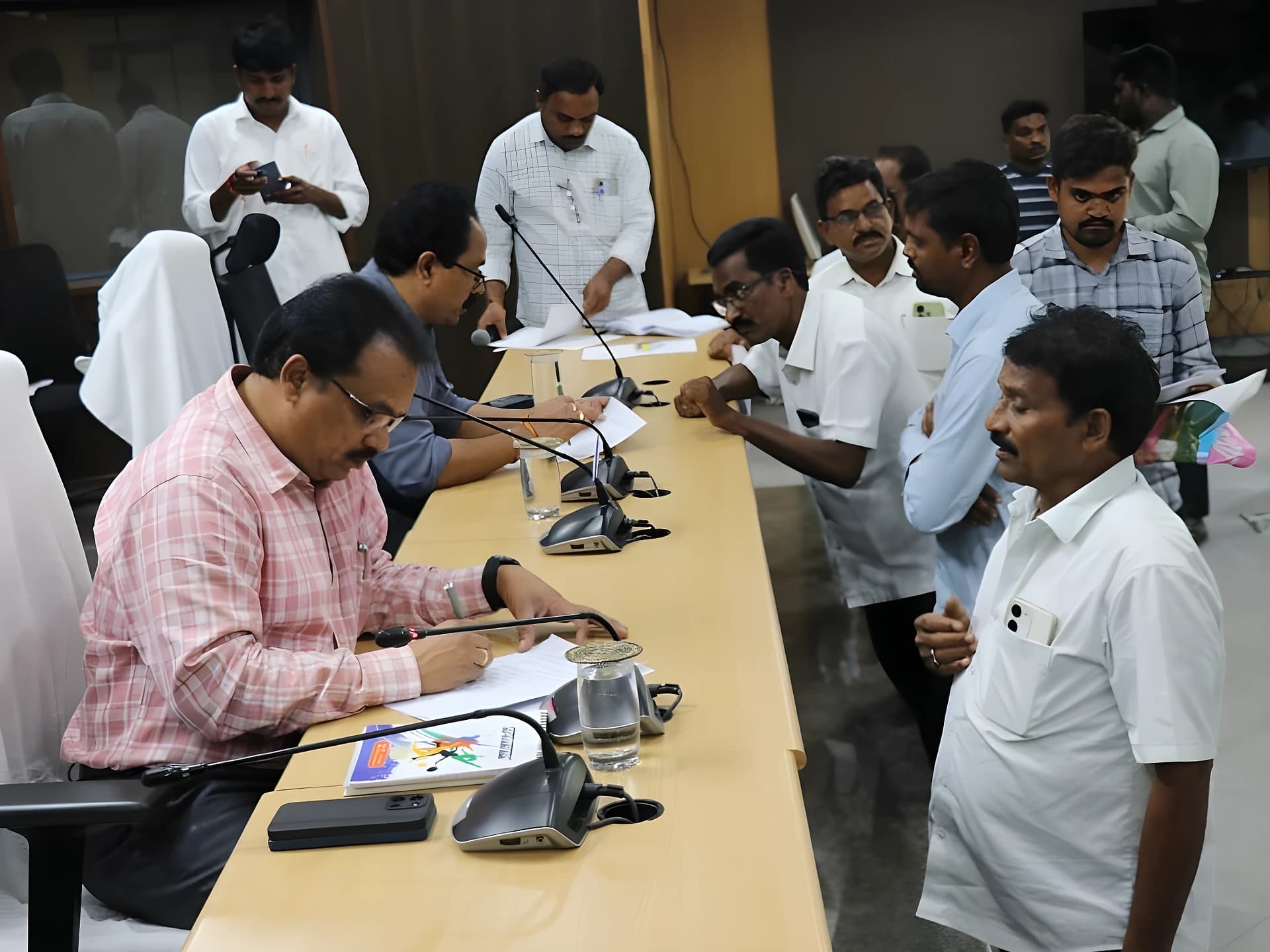 ప్రజావాణి దరఖాస్తులను పరిష్కరించాలి