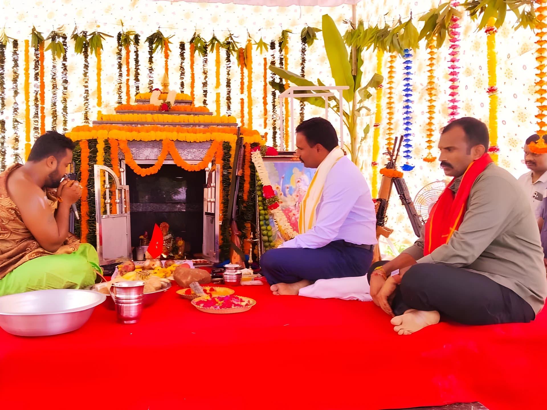 పోలీస్ ఆఫీసులో ఆయుధ పూజ