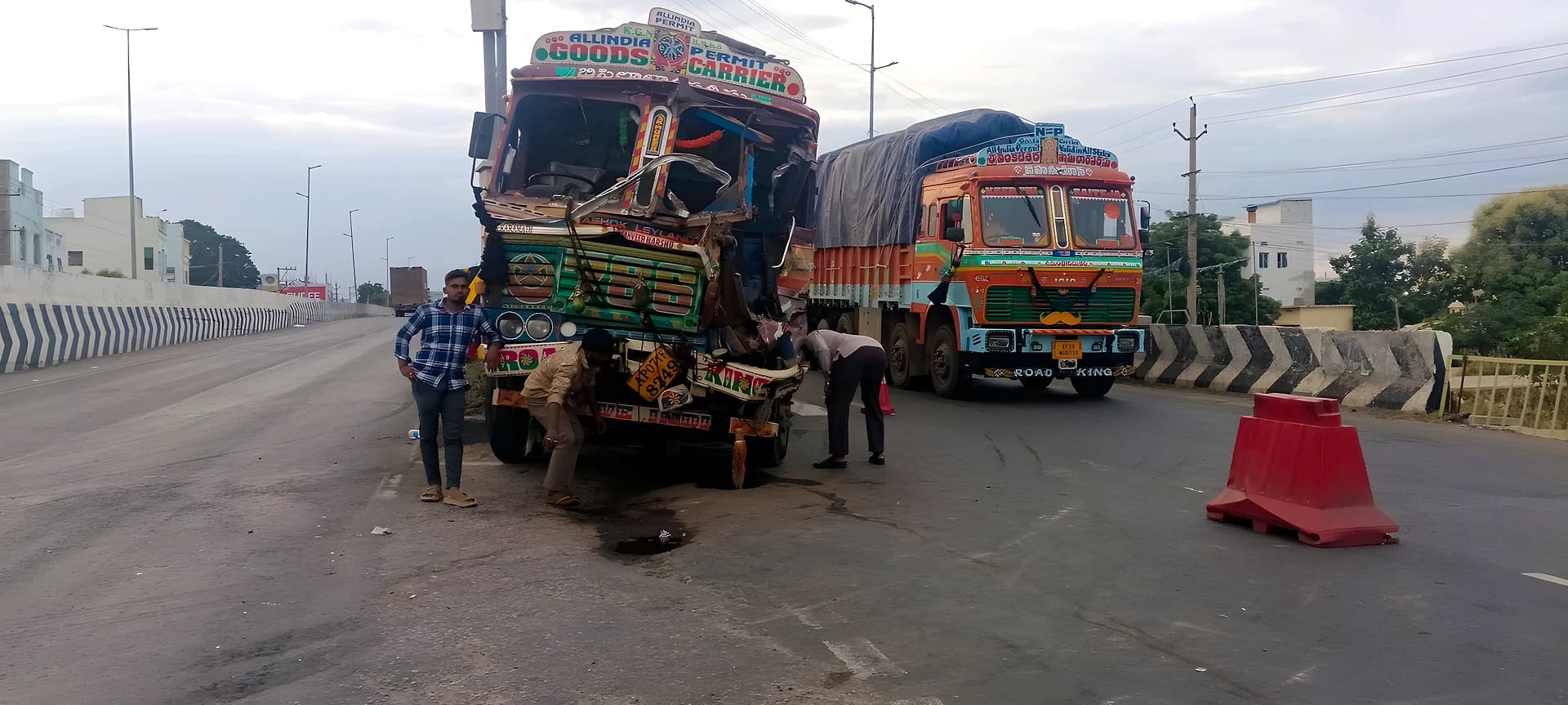 దాచేపల్లిలో అర్ధరాత్రి ఘోర రోడ్డు ప్రమాదం