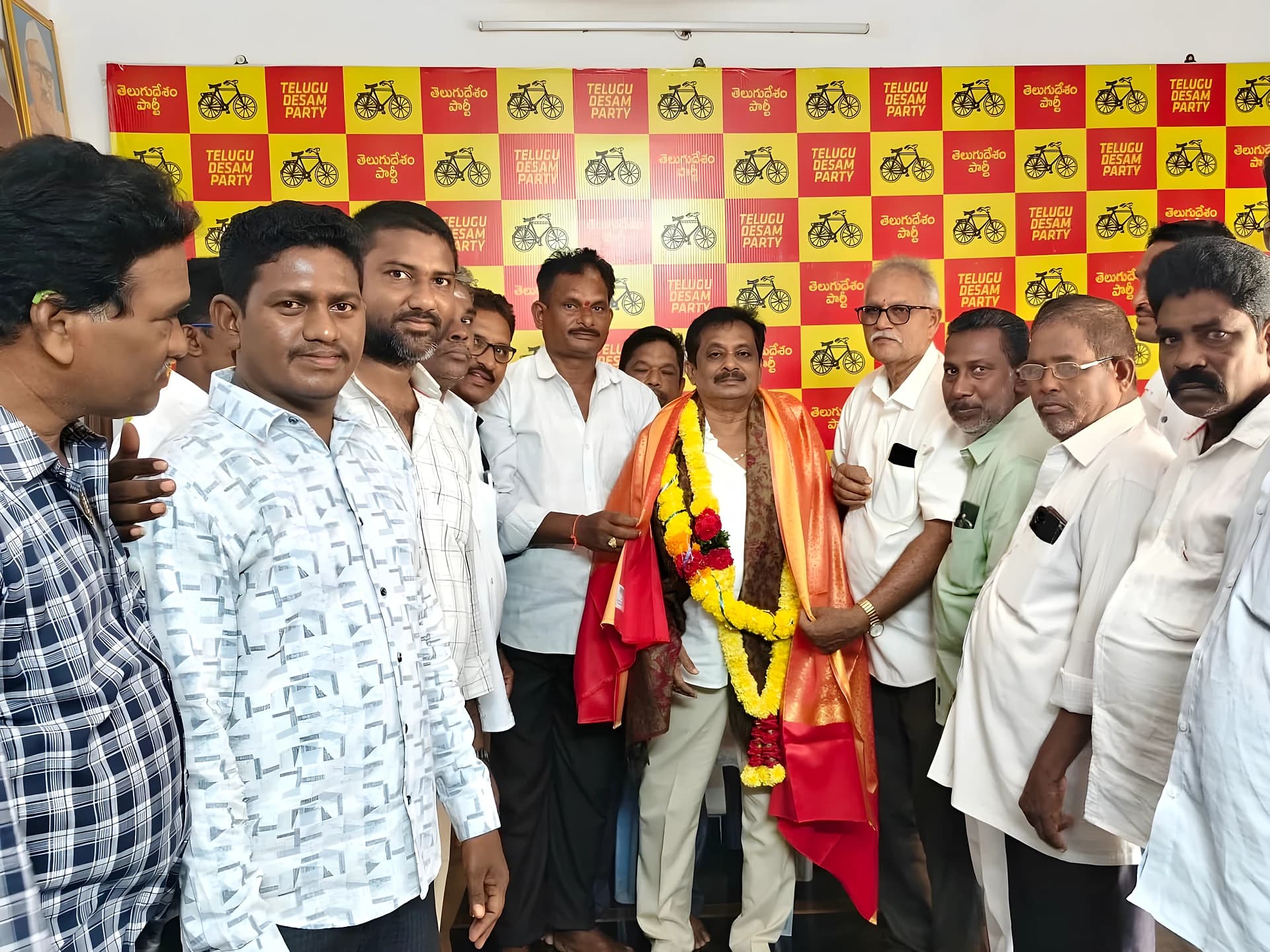 స్వచ్ఛ ఆంధ్ర అవార్డు.. సత్యానికి ఘన సత్కారం