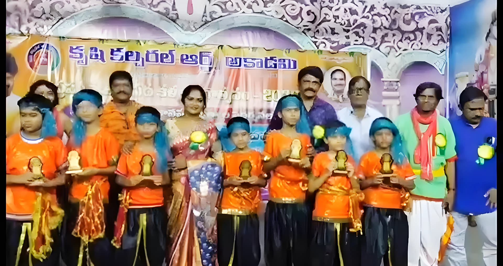 ఒకే వేదికపై 200 మంది కళాకారులు