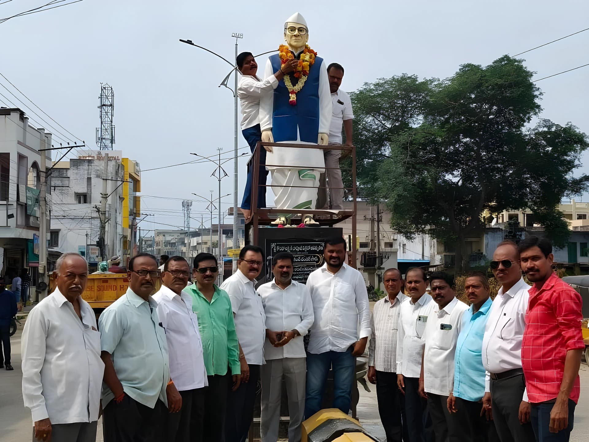ఆచార్య కొండా లక్ష్మణ్ బాపూజీకి ఘన నివాళి