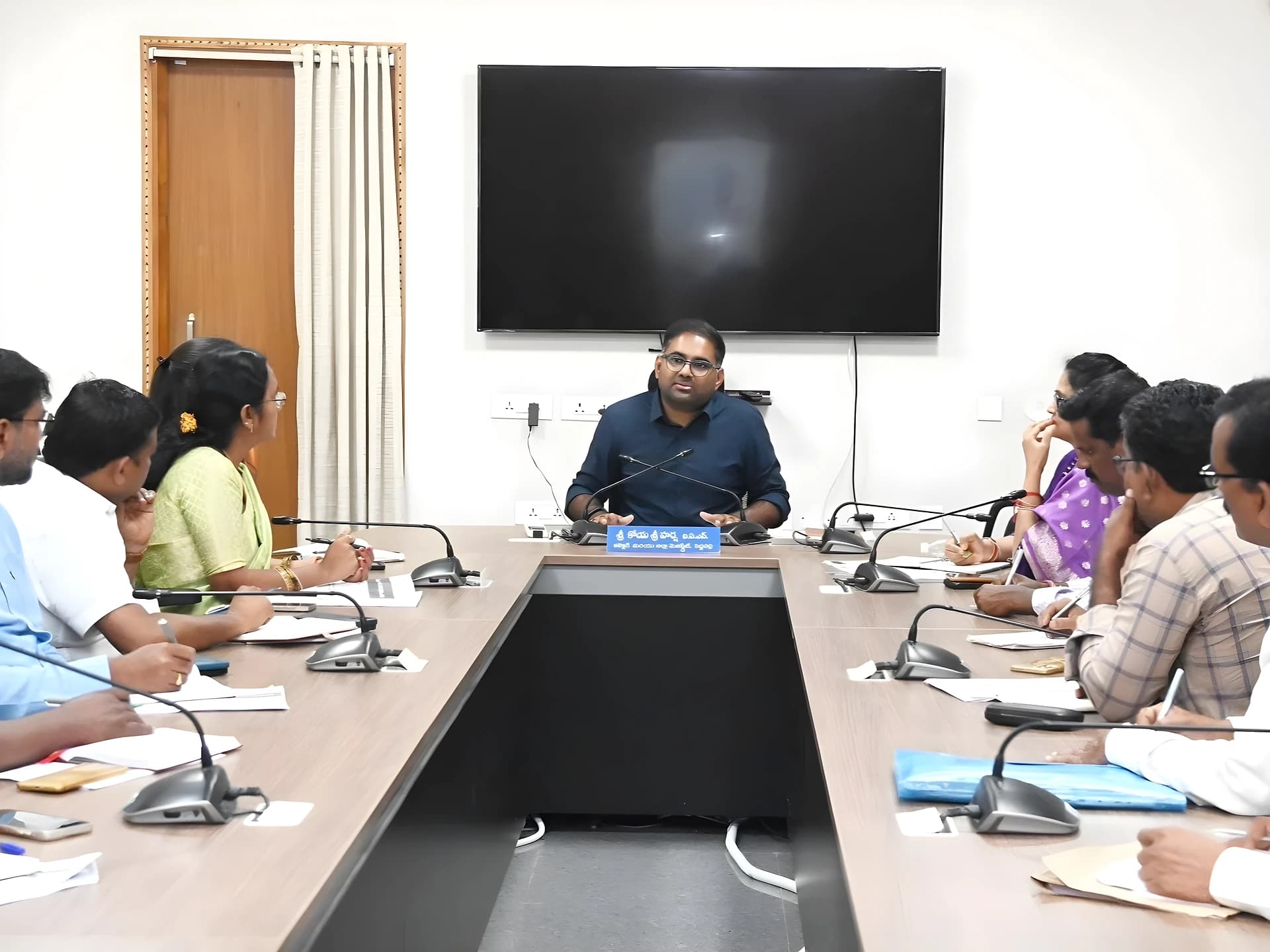 పారిశుధ్య నిర్వహణపై కలెక్టర్ సమీక్ష