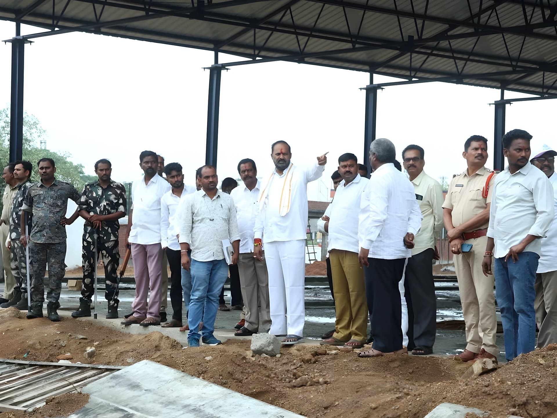 బస్ డిపో నిర్మాణ పనులు పరిశీలించిన ఎమ్మెల్యే