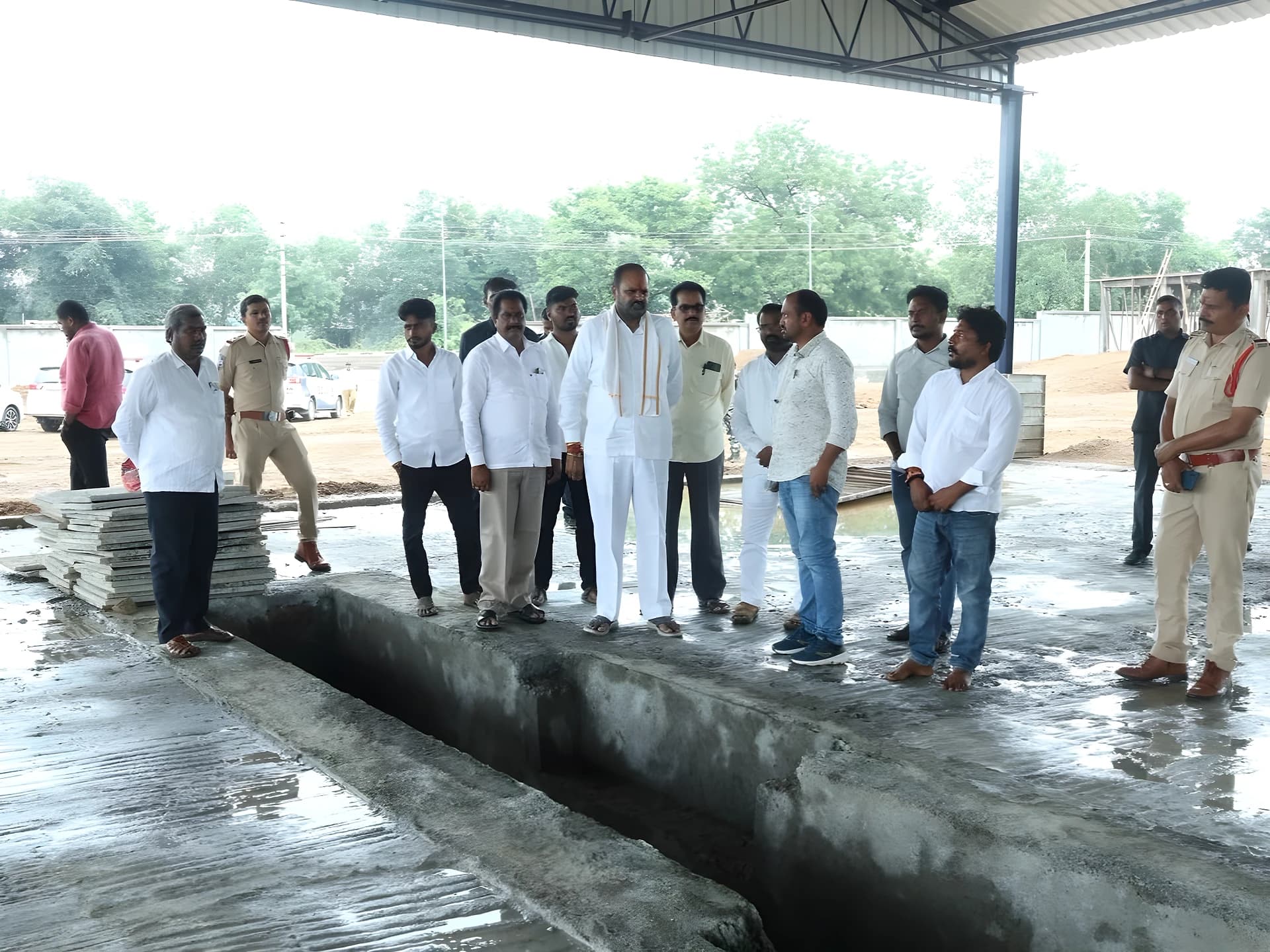 బస్ డిపో నిర్మాణ పనులు పరిశీలించిన ఎమ్మెల్యే