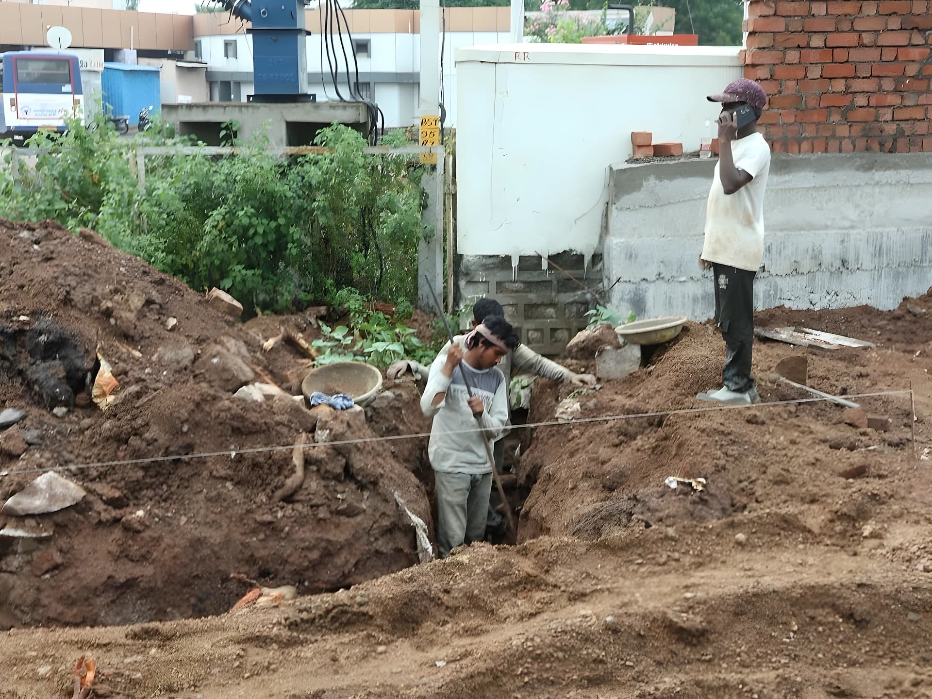 బస్ డిపో నిర్మాణ పనులు పరిశీలించిన ఎమ్మెల్యే