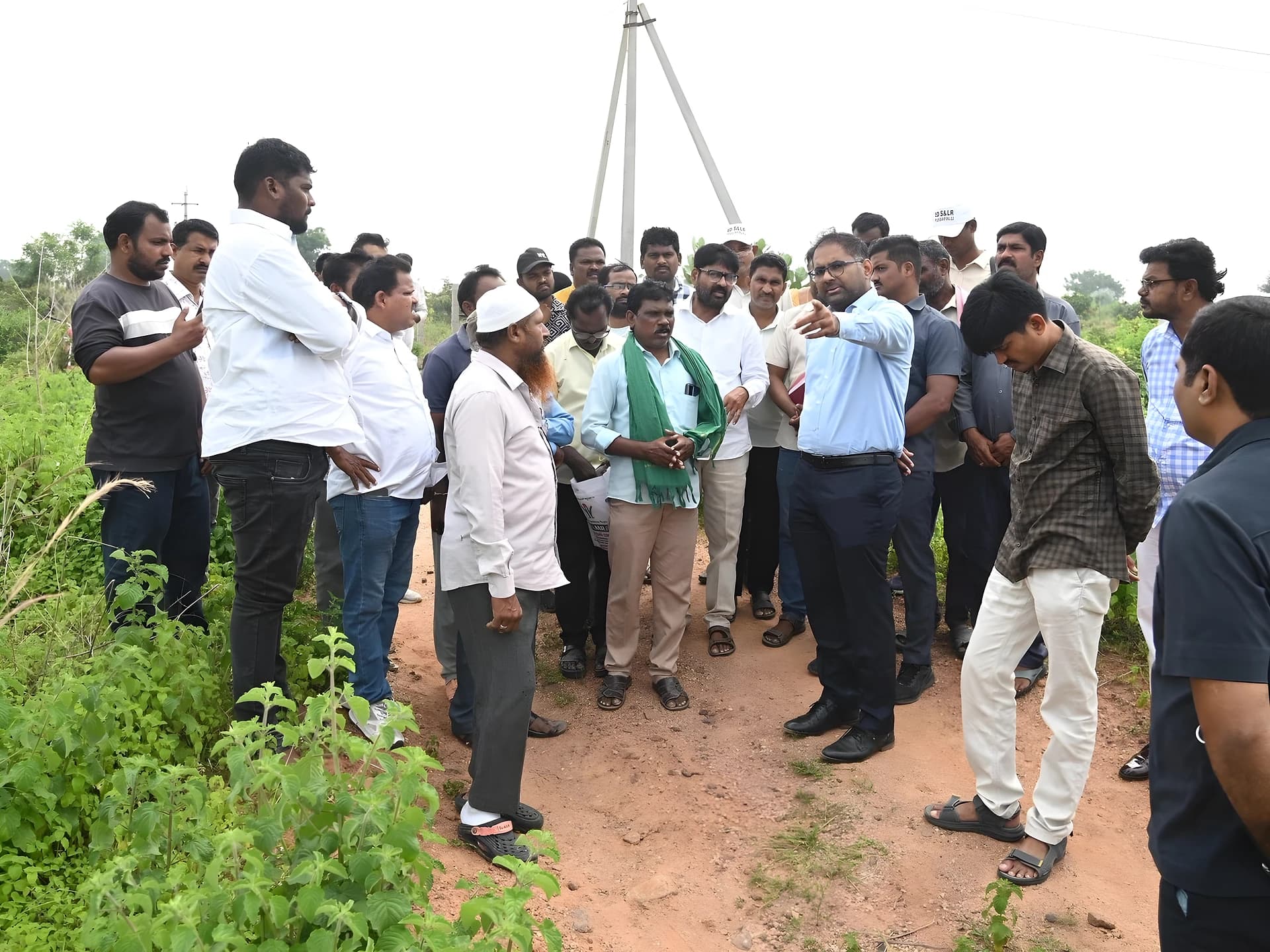 భూ నిర్వాసితులతో కలెక్టర్ సమావేశం