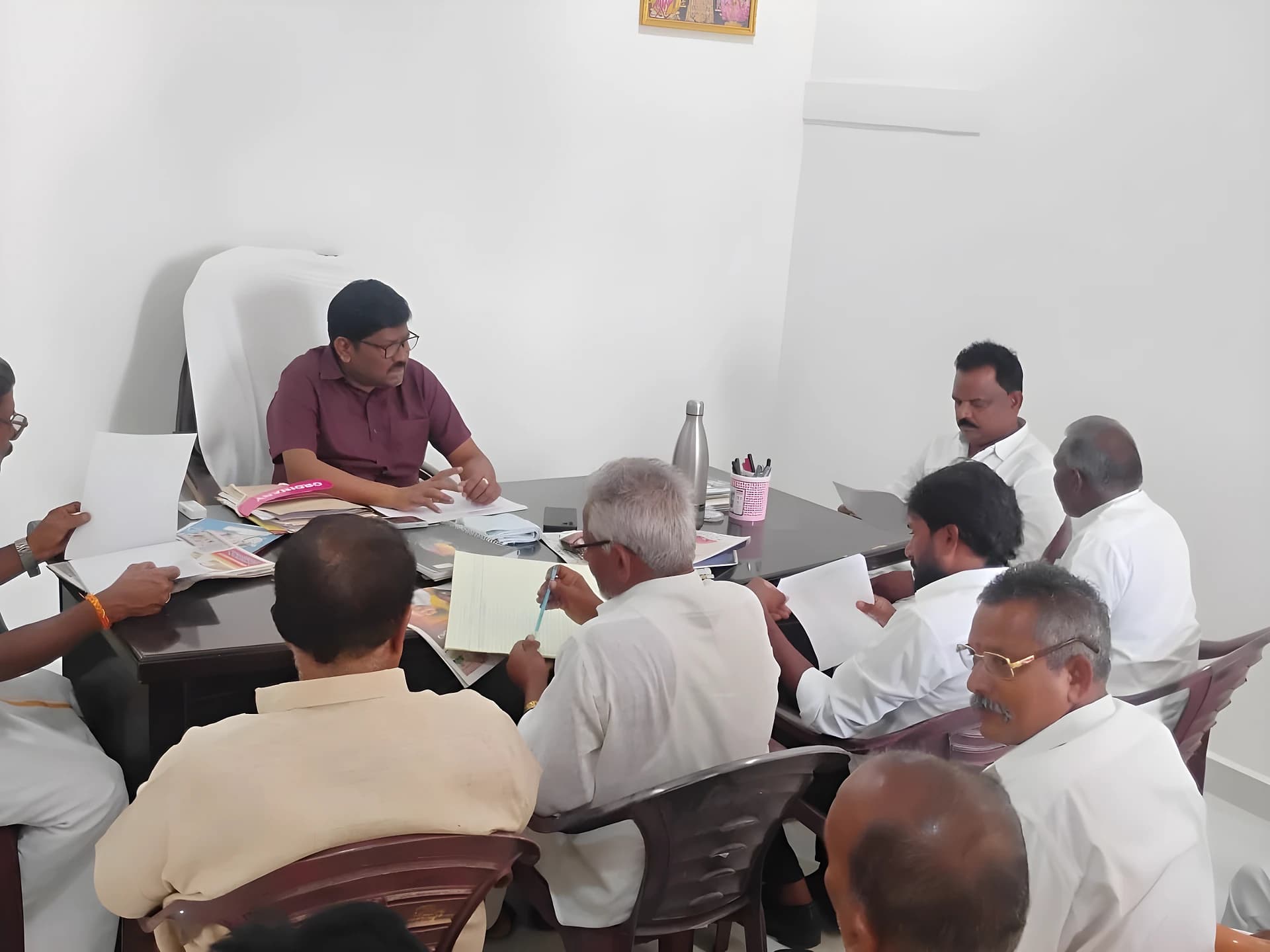 పోలింగ్ స్టేషన్ల జాబితాపై రాజకీయ పార్టీలతో సమావేశం