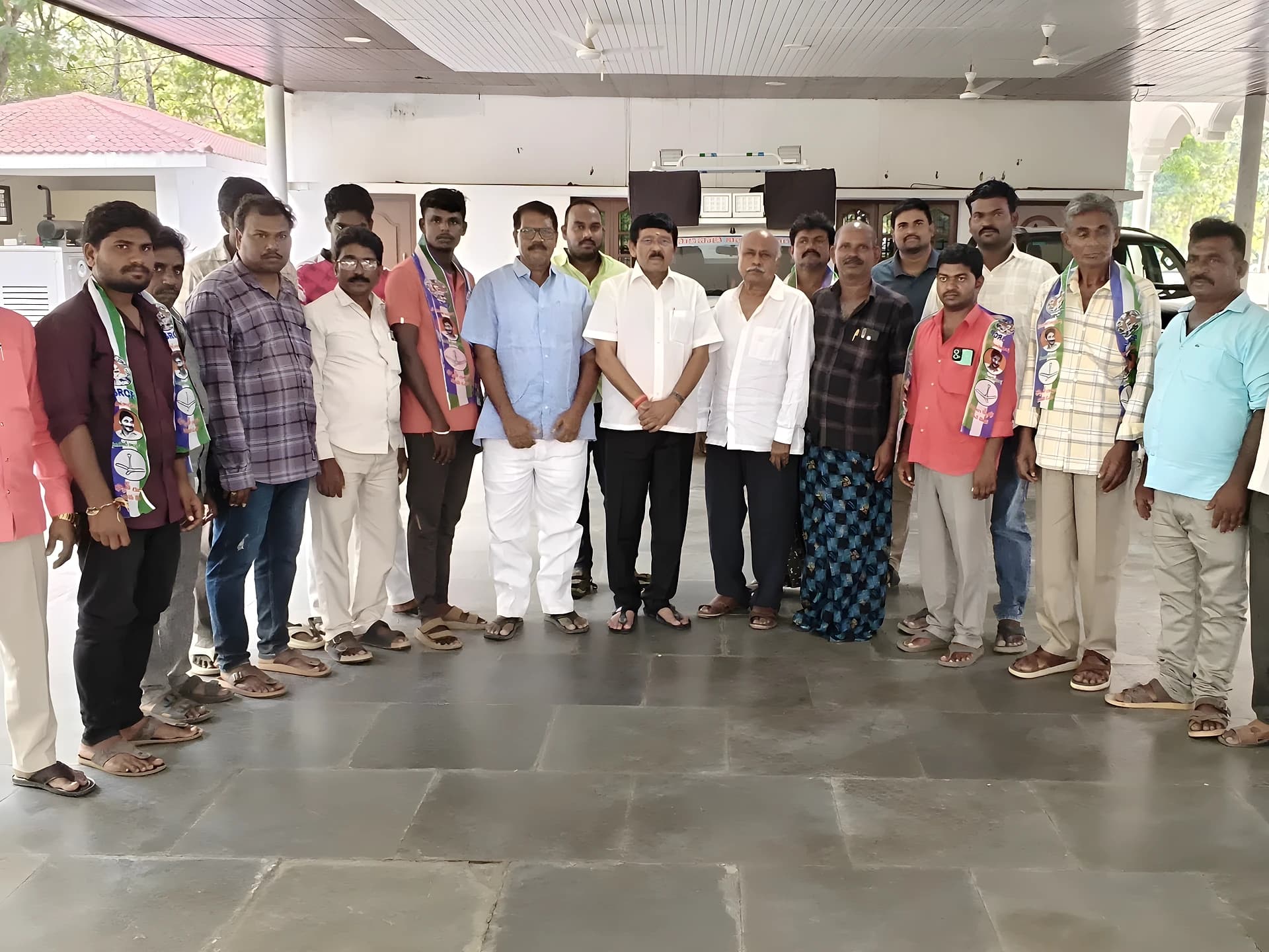 YCPలో చేరిన 20 కుటుంబాలు