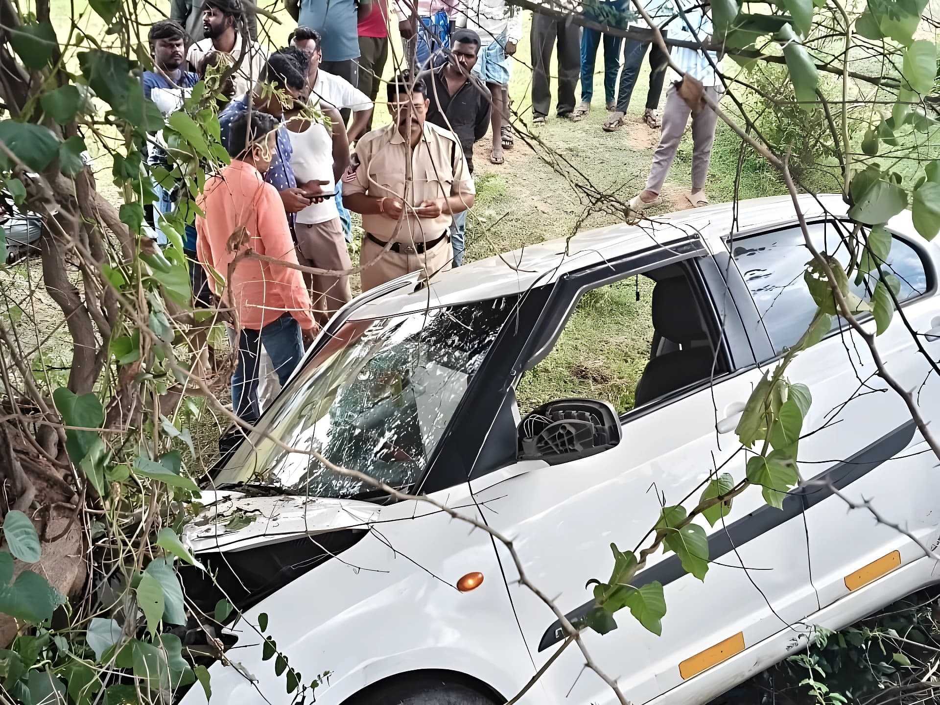 కొడికొండ సరిహద్దు వద్ద రోడ్డు ప్రమాదం