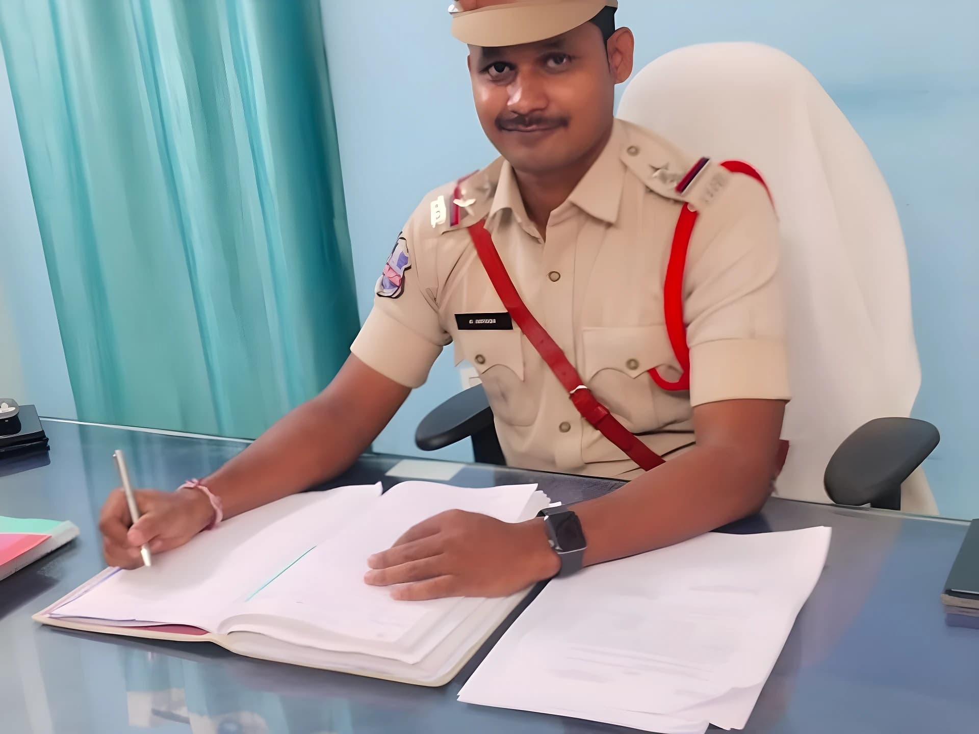 కూసుమంచి నూతన ఎస్సైగా బాధ్యతలు స్వీకరించిన సతీష్