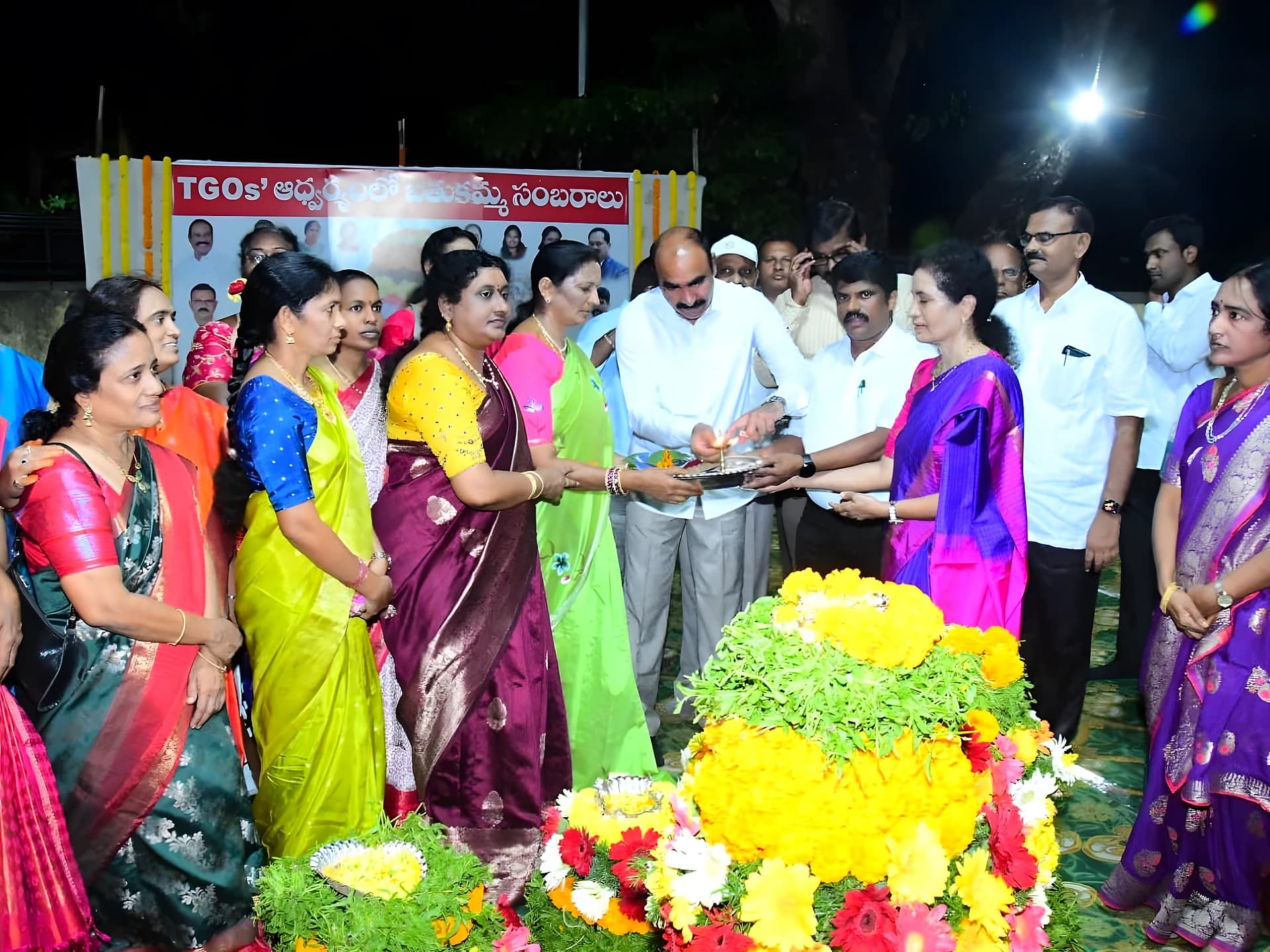 మహిళా ఉద్యోగుల బతుకమ్మ వేడుకలు
