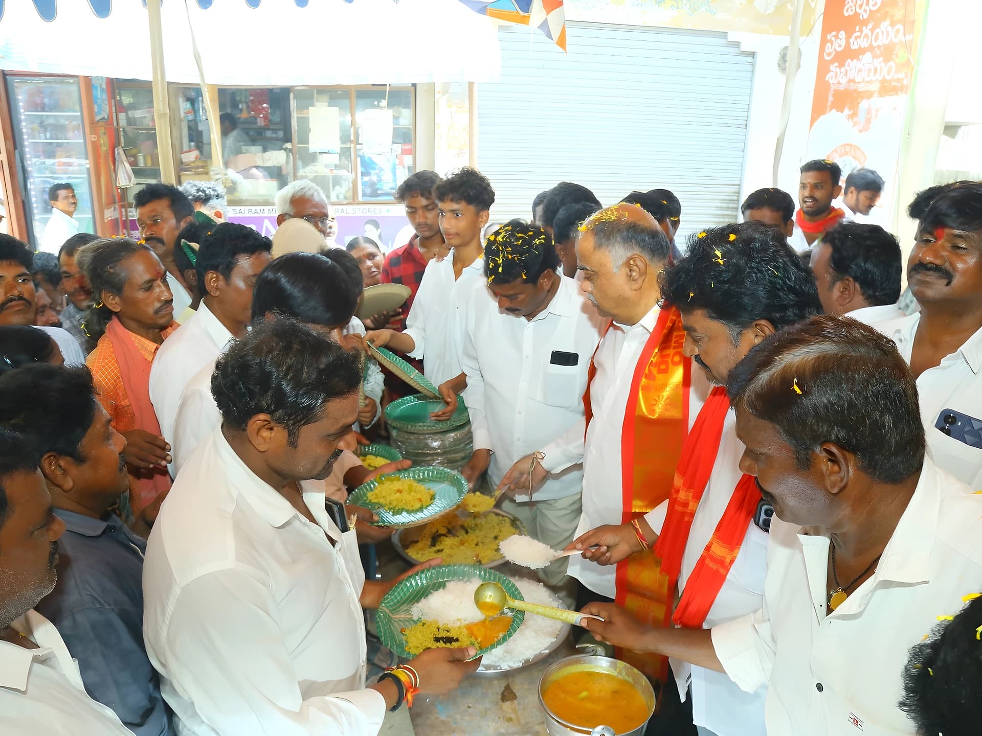 దేవీ నవరాత్రుల్లో పాల్గొన్న మాజీ MLA