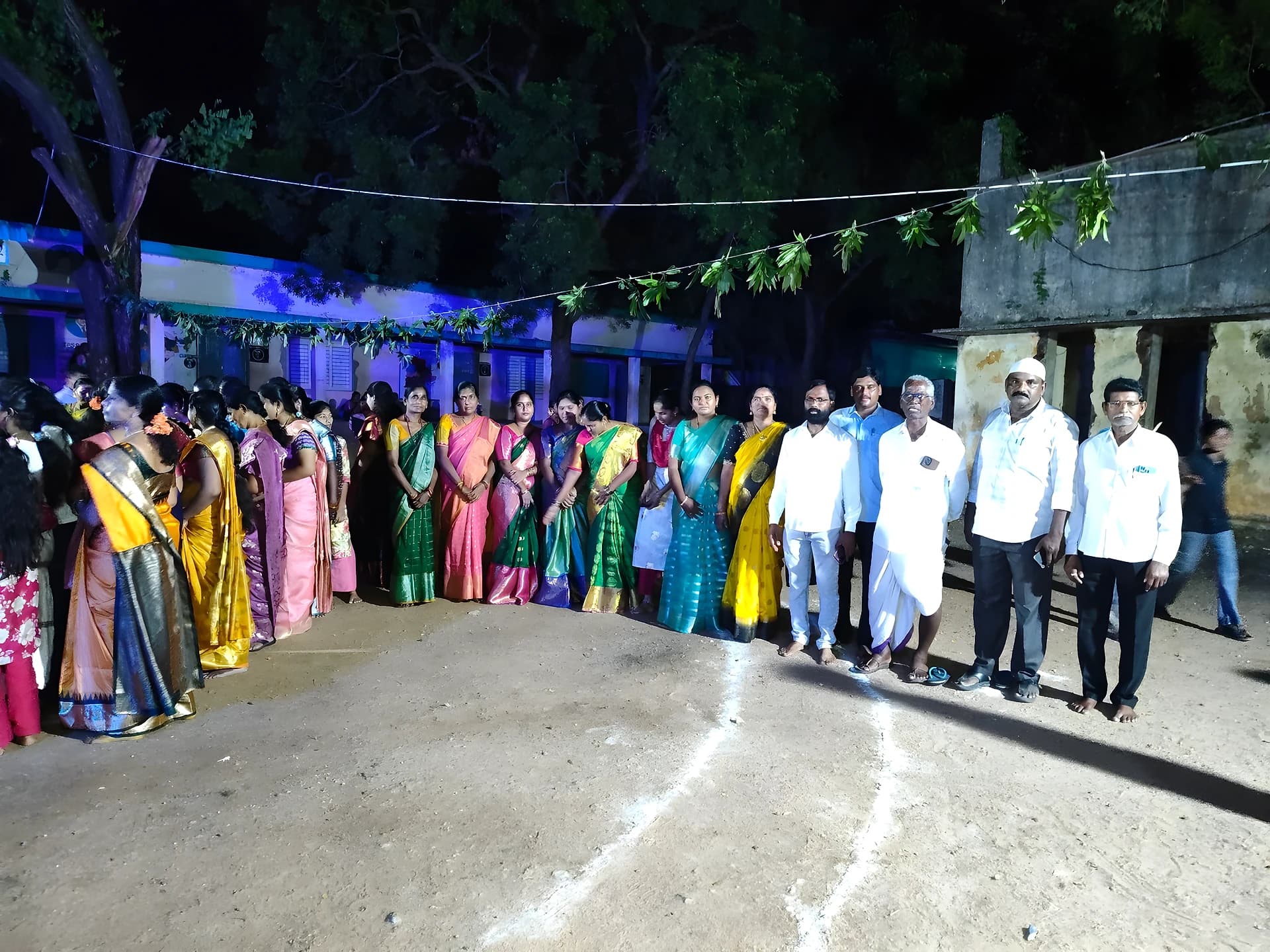 బీరోలు గ్రామపంచాయతీలో ఘనంగా బతుకమ్మ